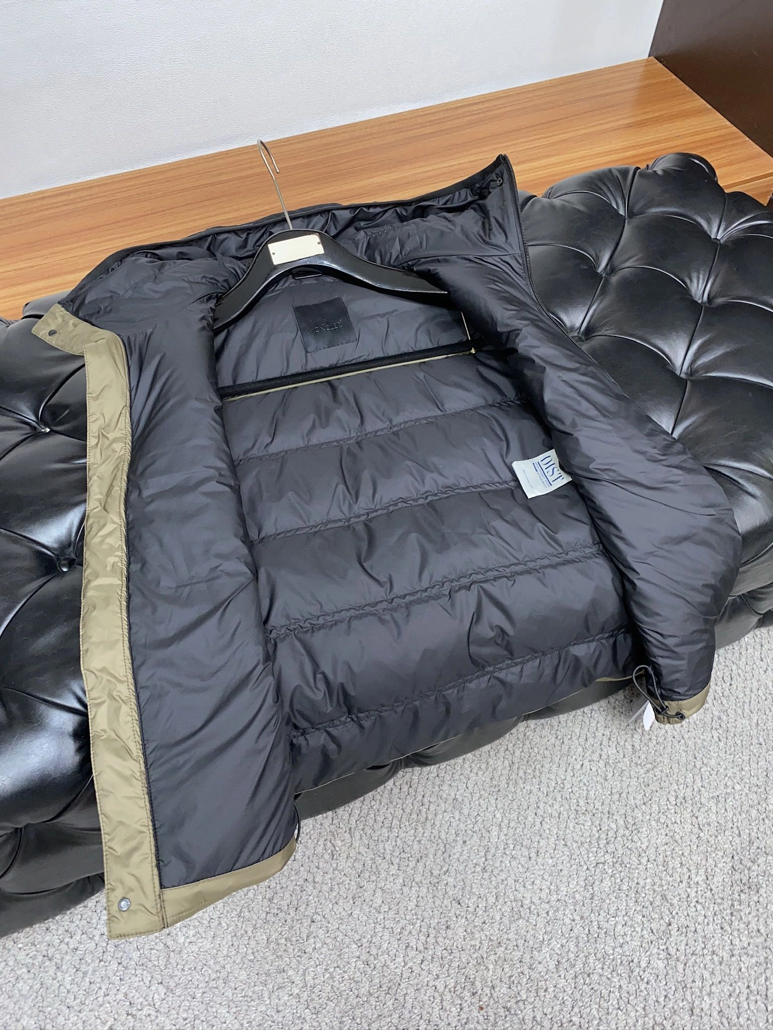 Moncler Down Jackets Refined 146038