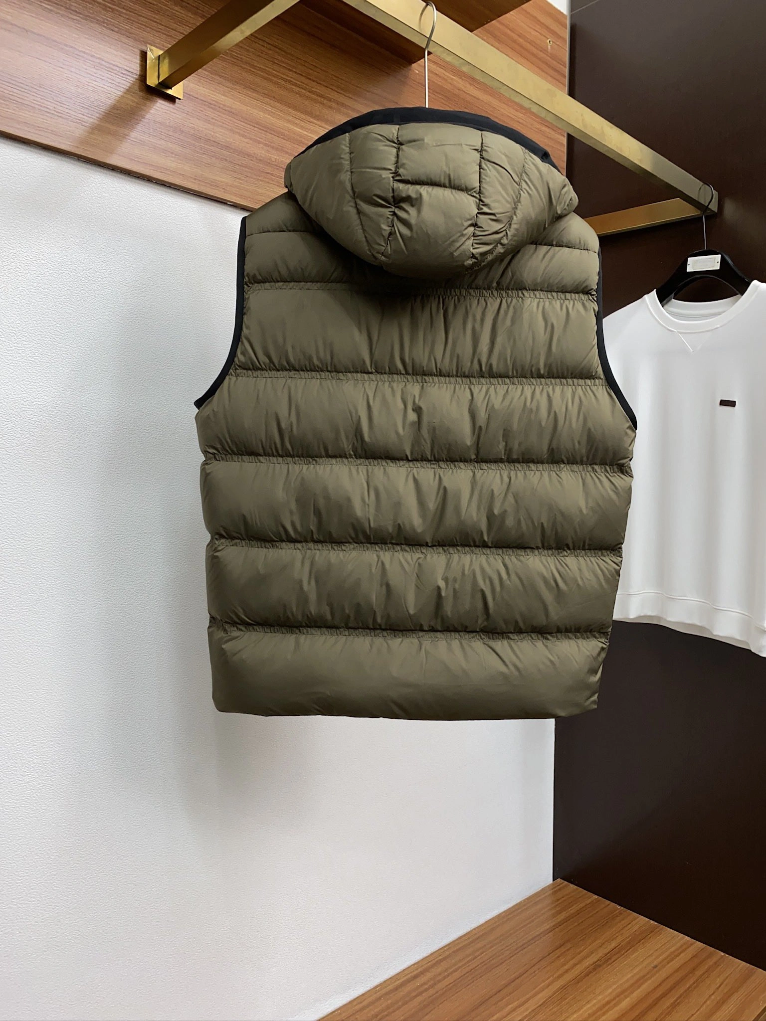 Moncler Down Jackets Refined 146038