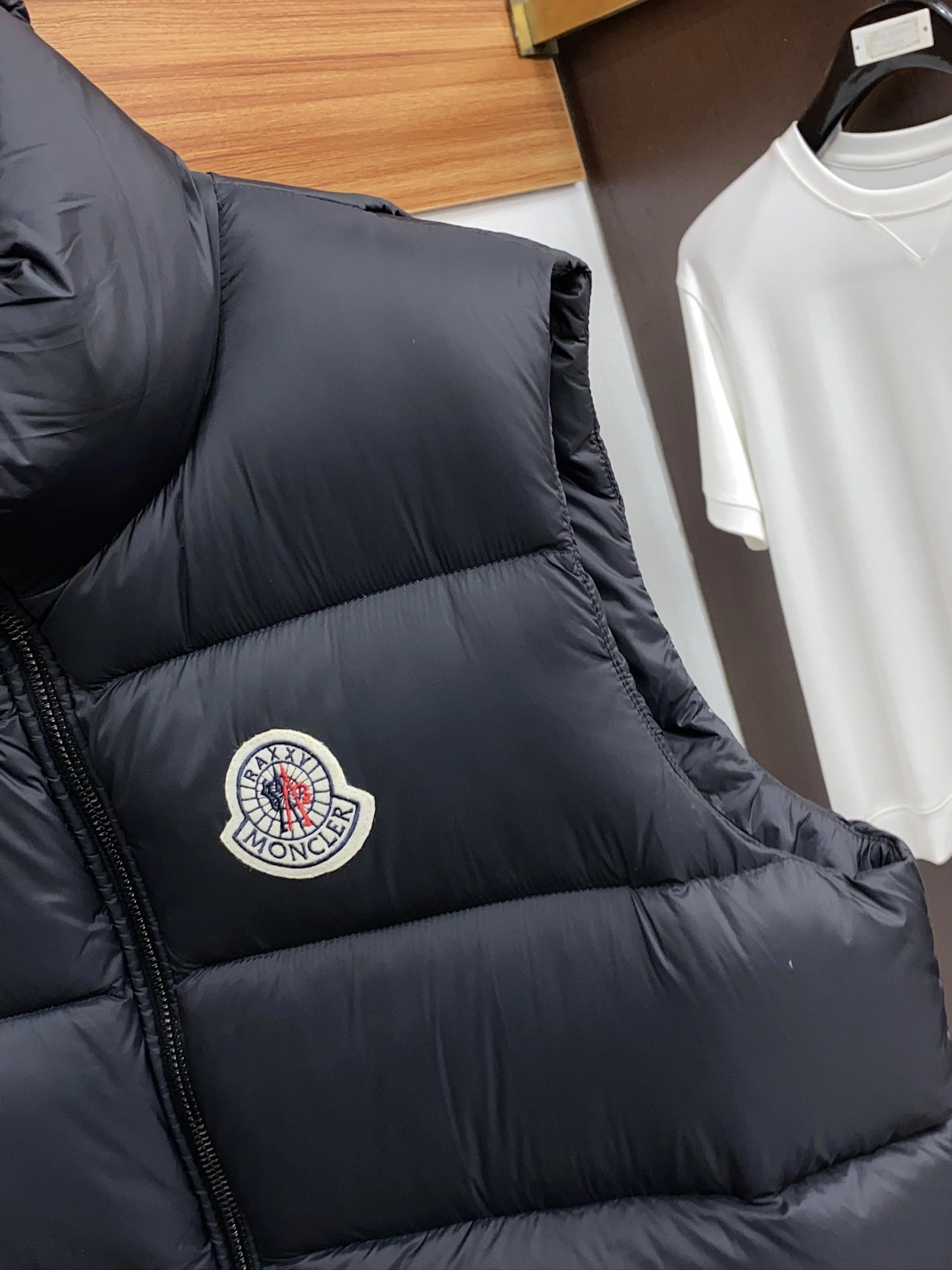 Elegant Moncler Down Jackets 146040