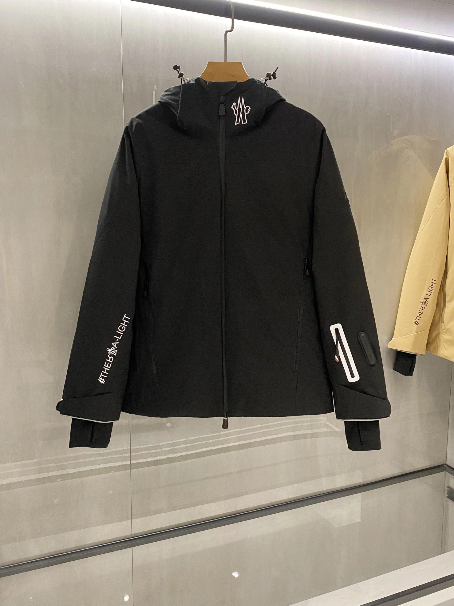 Moncler Down Jackets Bright 146032