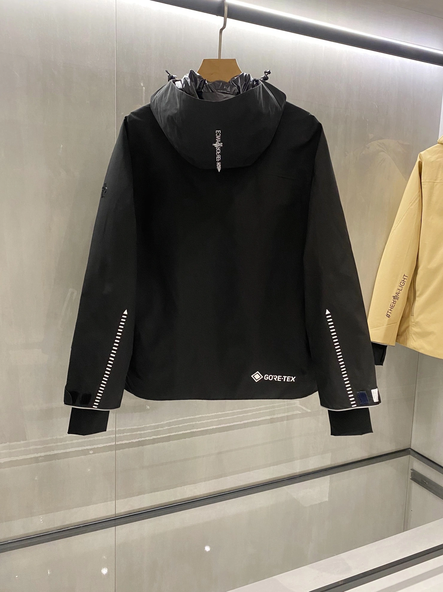Moncler Down Jackets Bright 146032