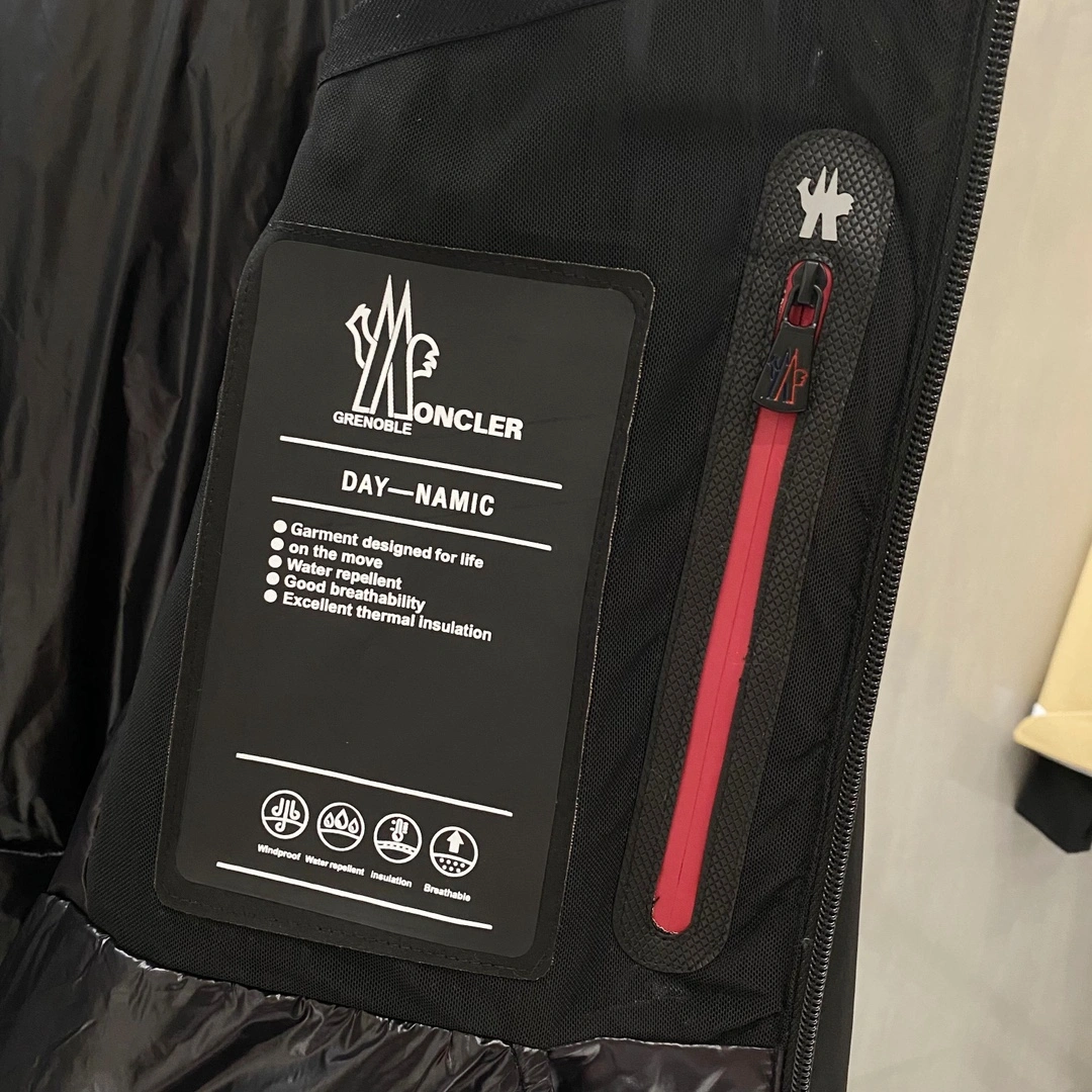 Moncler Down Jackets Bright 146032