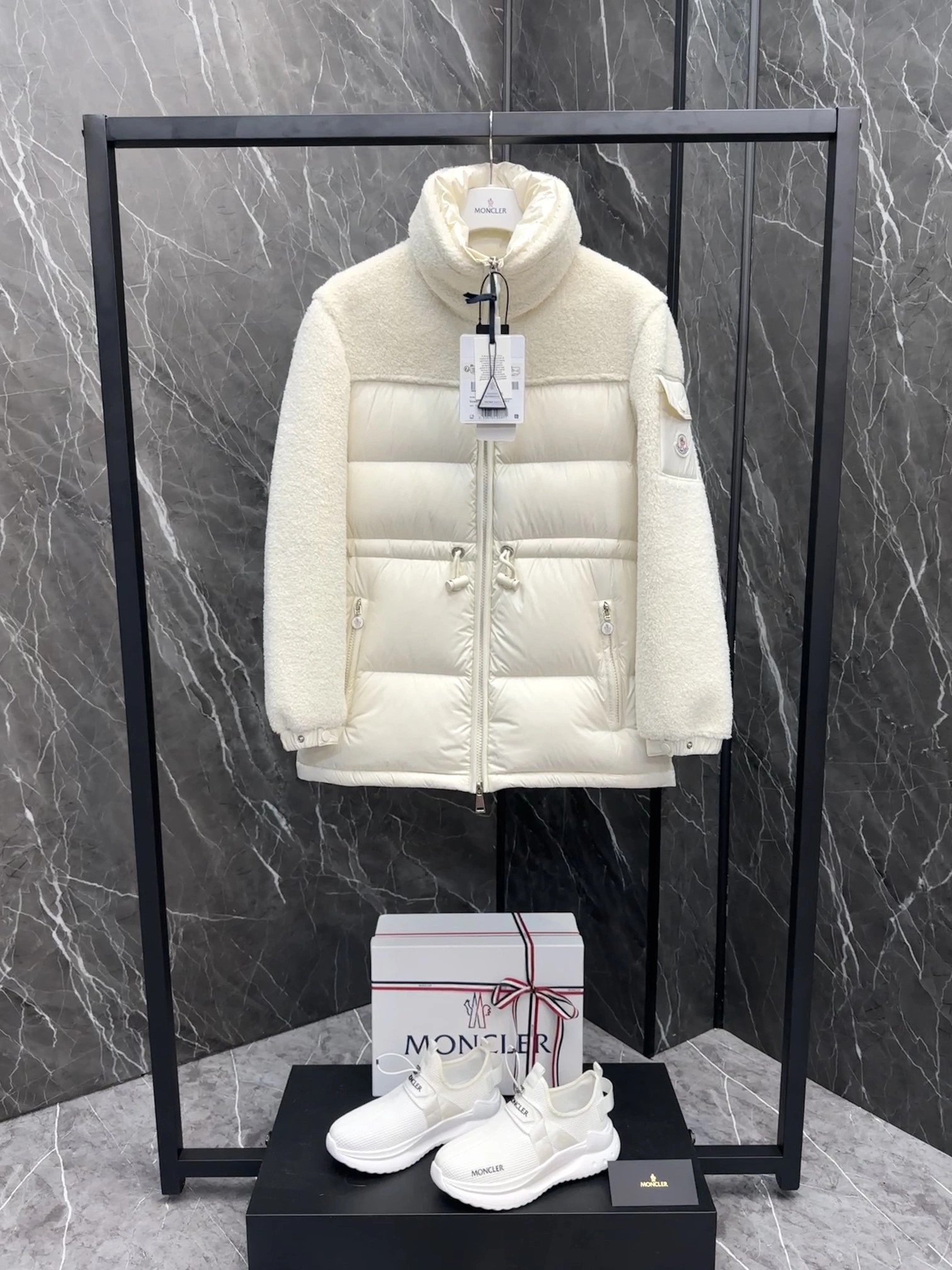 Flexible Moncler Down Jackets 146014