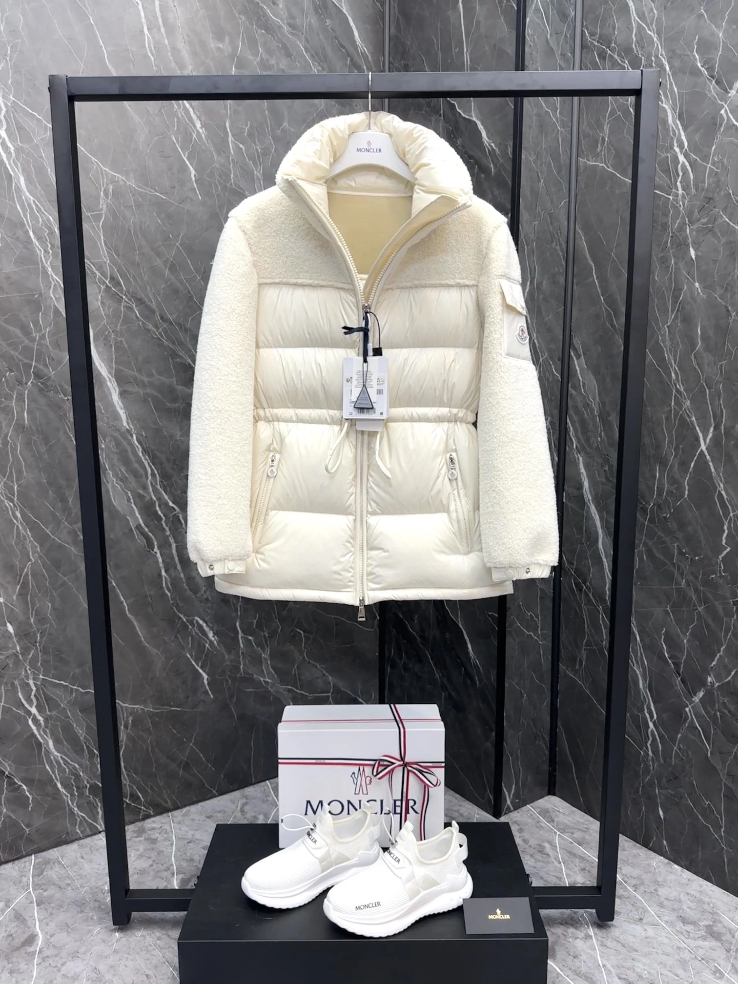 Flexible Moncler Down Jackets 146014