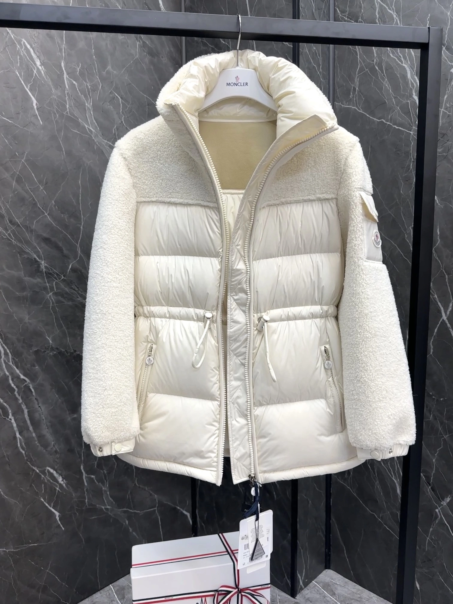 Flexible Moncler Down Jackets 146014