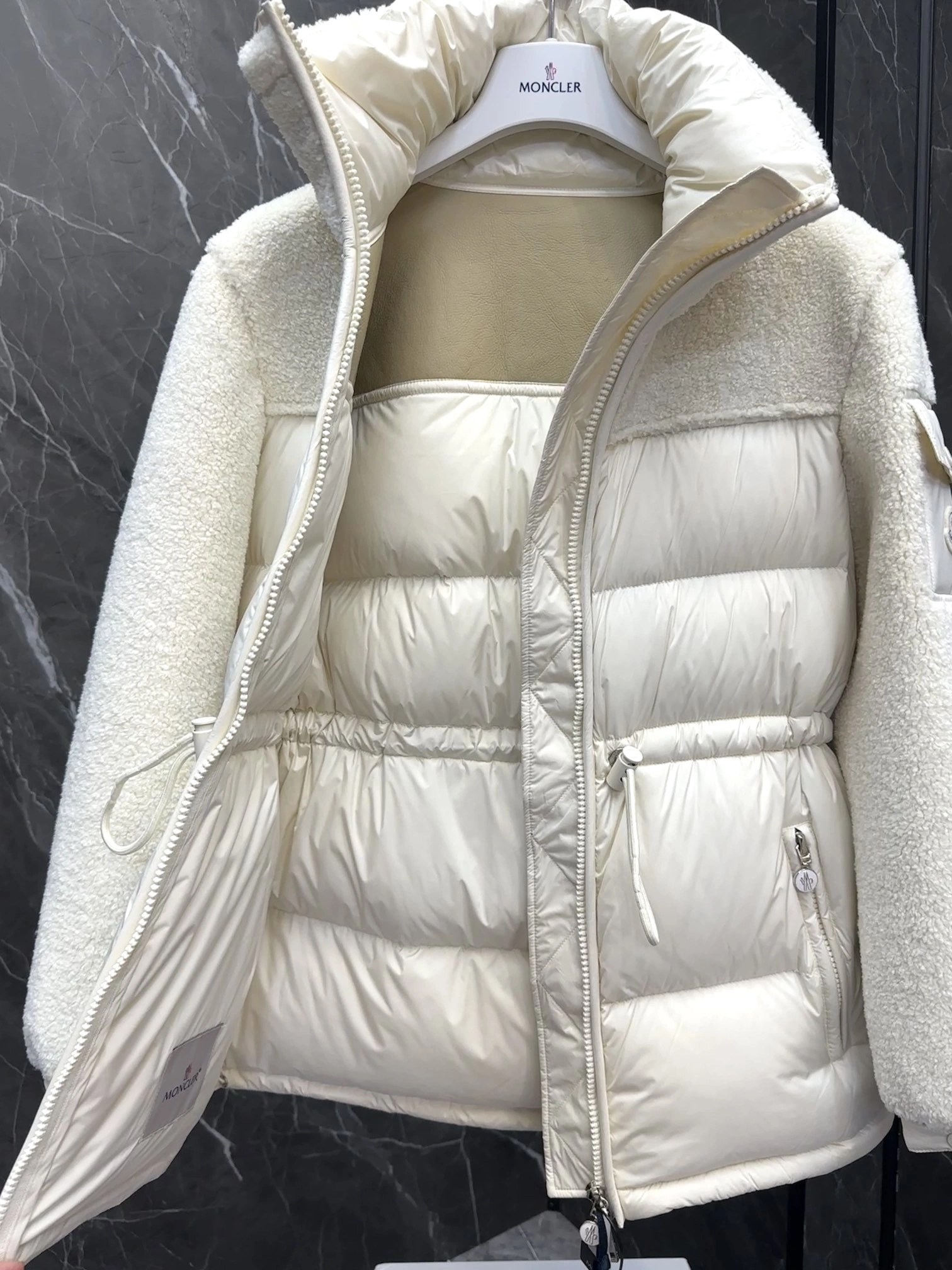 Flexible Moncler Down Jackets 146014