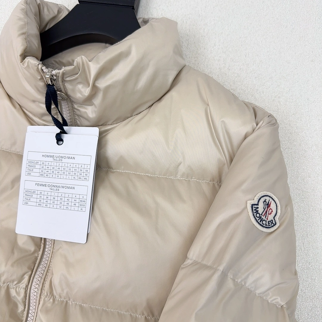 Moncler Down Jackets Durable 146012