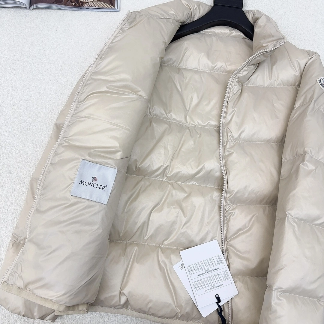 Moncler Down Jackets Durable 146012