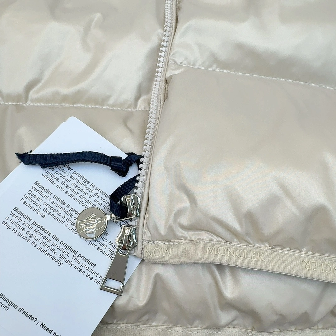 Moncler Down Jackets Durable 146012