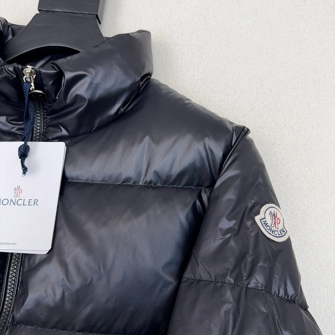 Resilient Moncler Down Jackets 146016