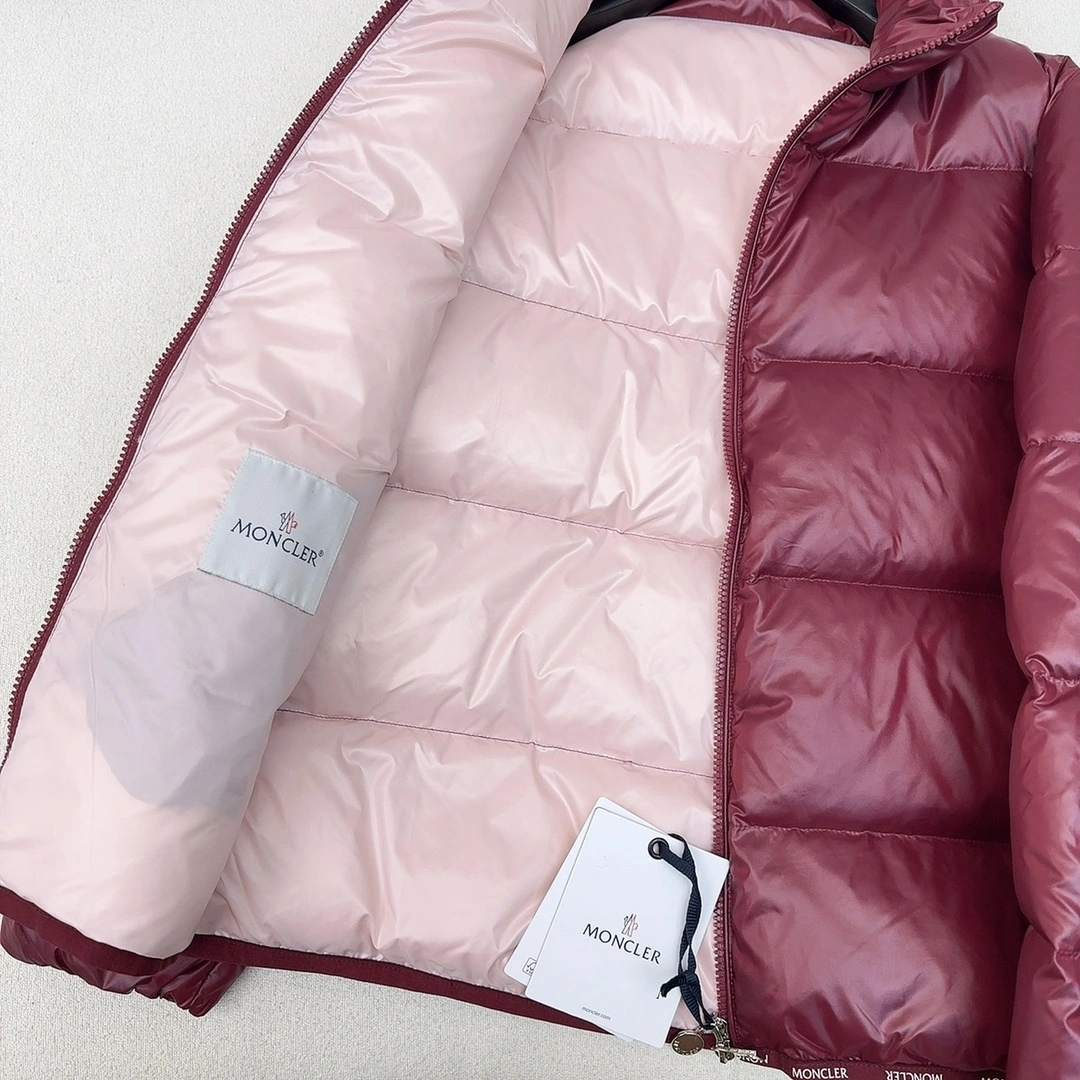 Moncler Down Jackets MultiPurpose 146011