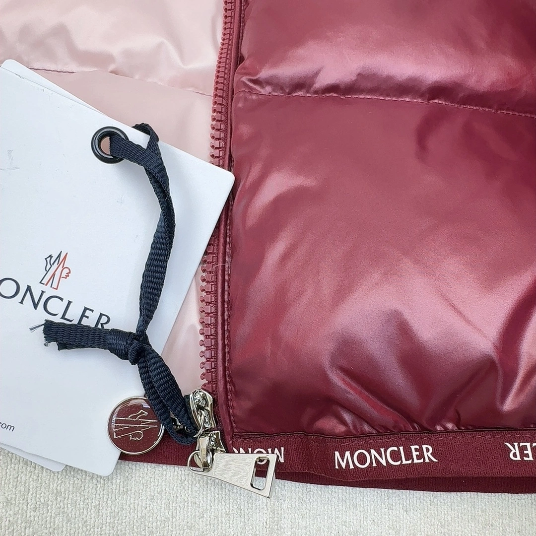 Moncler Down Jackets MultiPurpose 146011