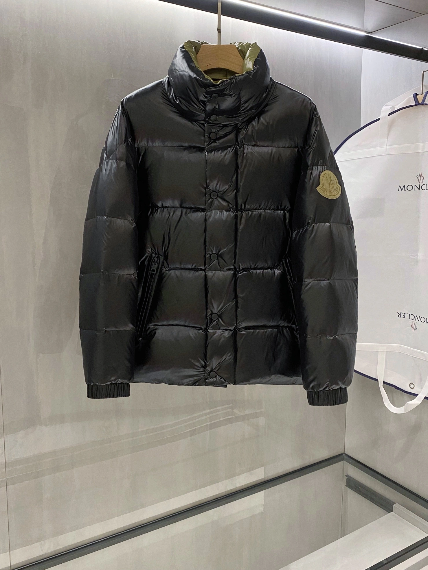 Moncler Down Jackets Neat 146005