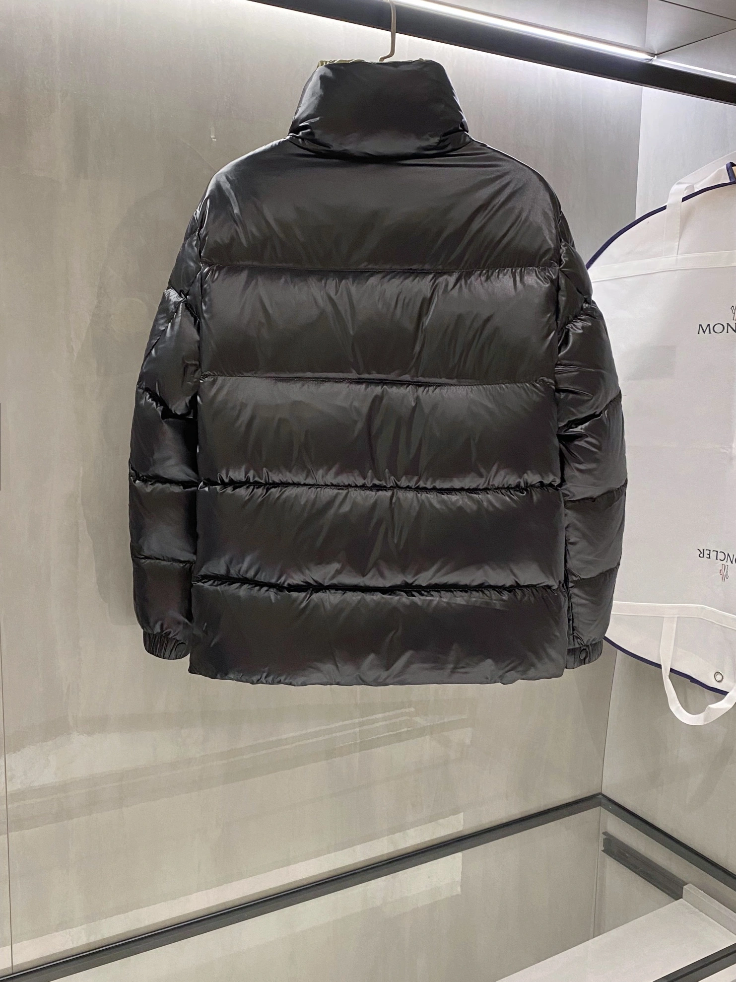Moncler Down Jackets Neat 146005