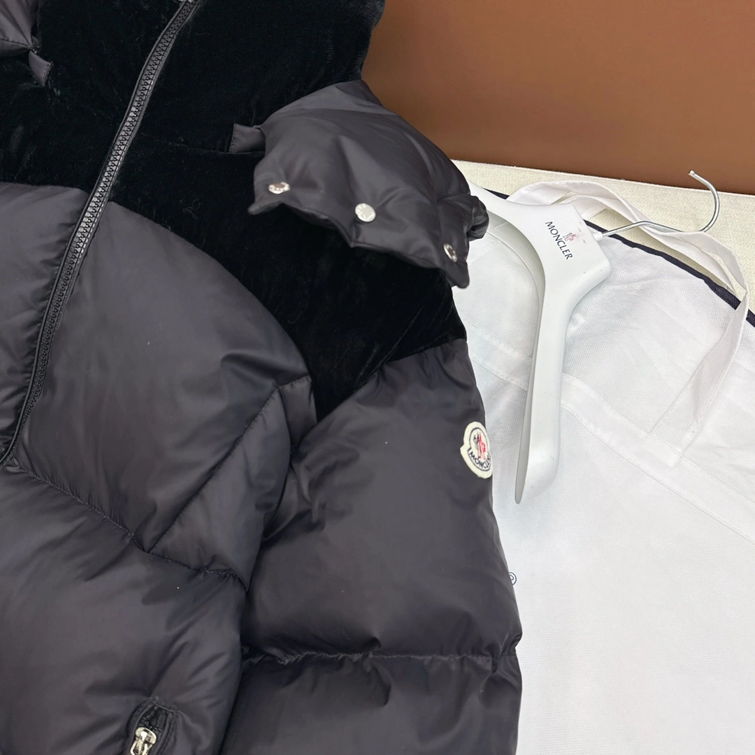 Moncler Down Jackets Resilient 146009