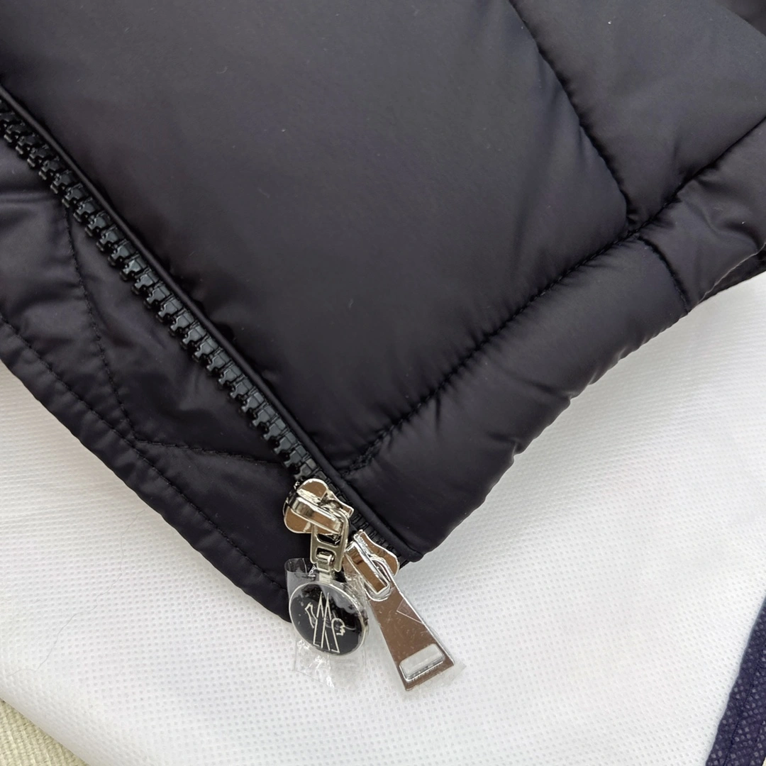 Moncler Down Jackets Resilient 146009