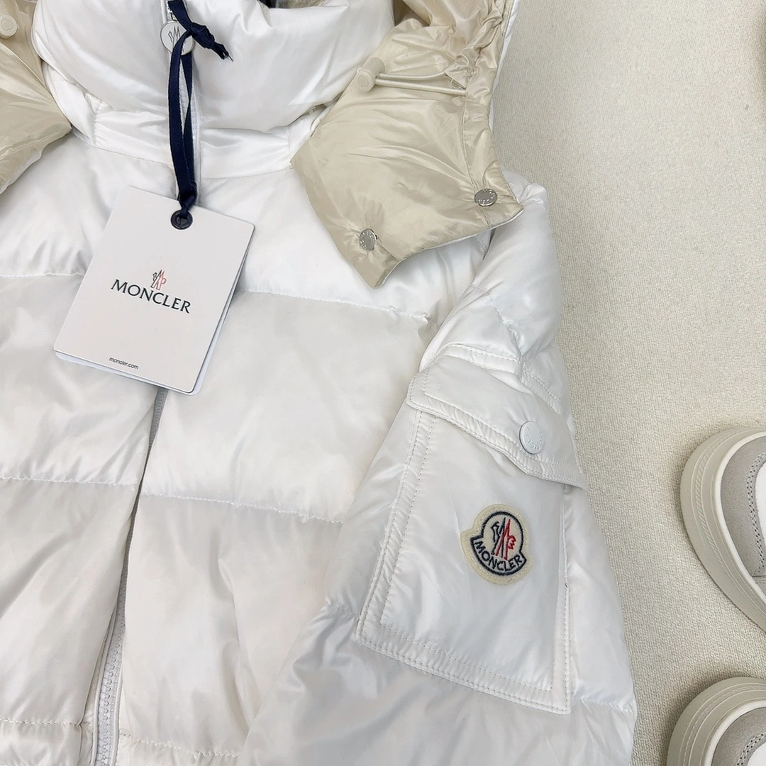 Moncler Down Jackets SmoothTexture 146010