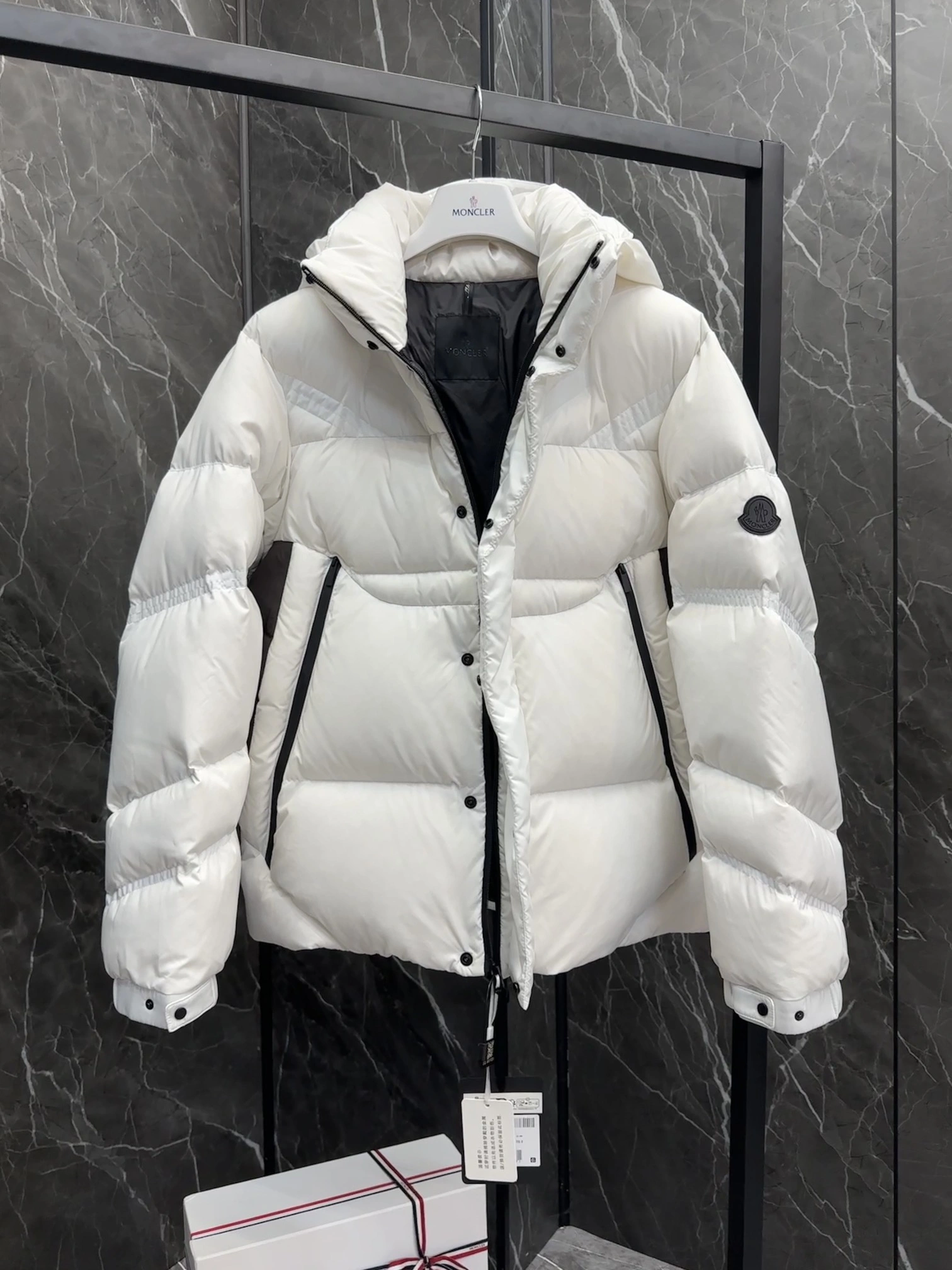 Moncler Down Jackets Effortless 145999