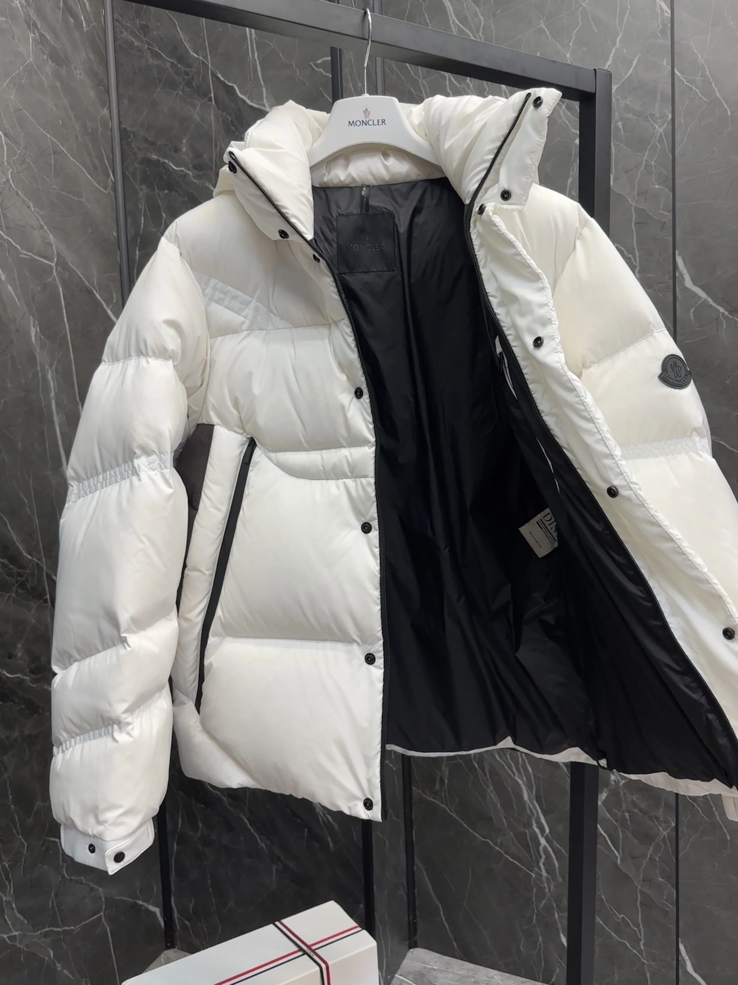 Moncler Down Jackets Effortless 145999