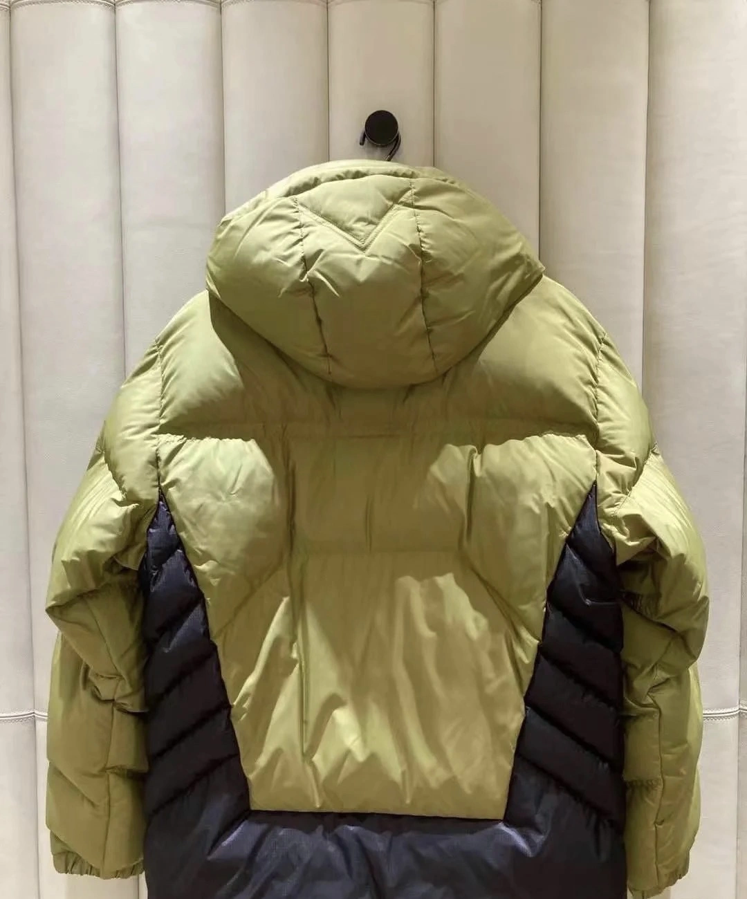 Fashionable Moncler Down Jackets 146003