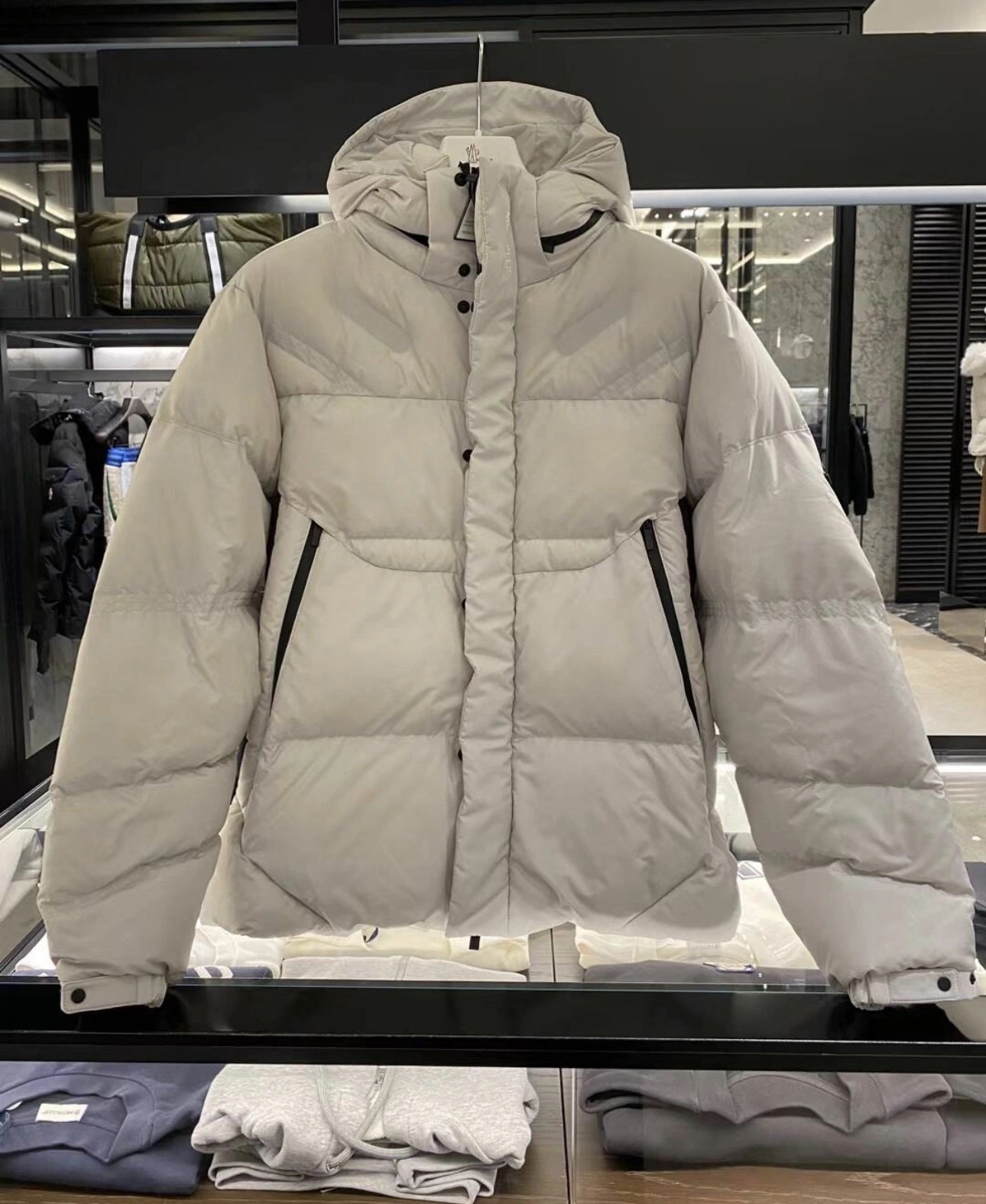 Sleek Moncler Down Jackets 146004