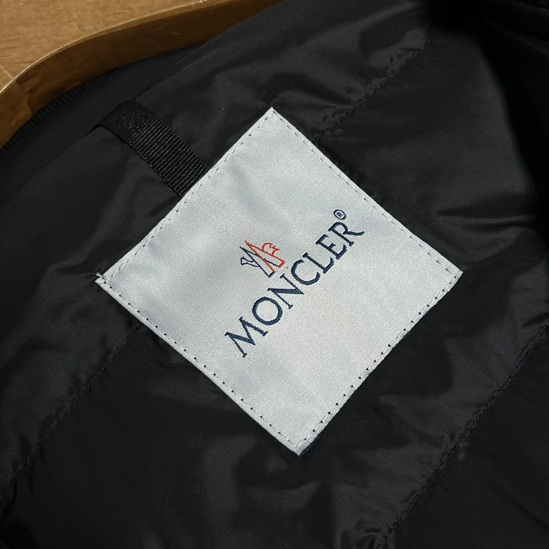 Sleek Moncler Down Jackets 146007