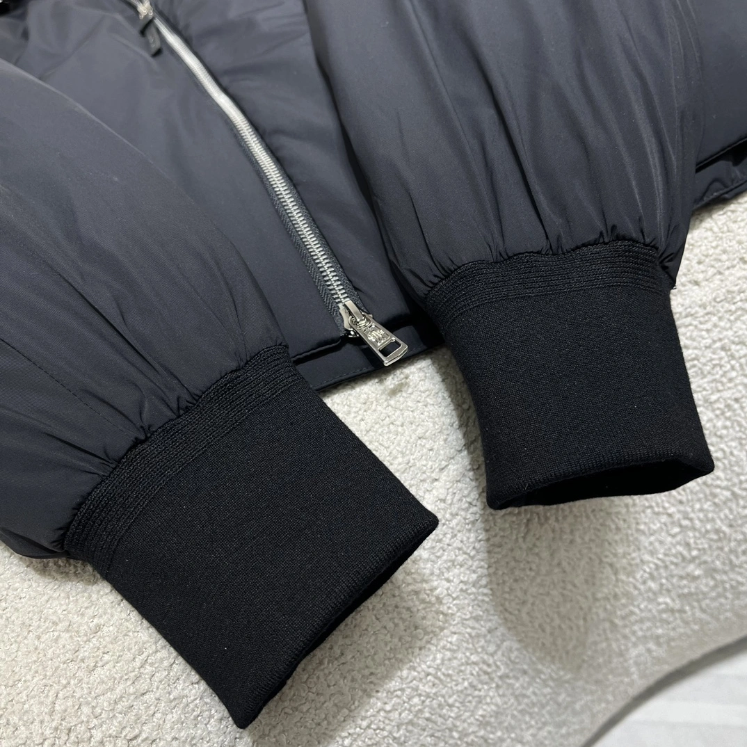 Sleek Moncler Down Jackets 146007
