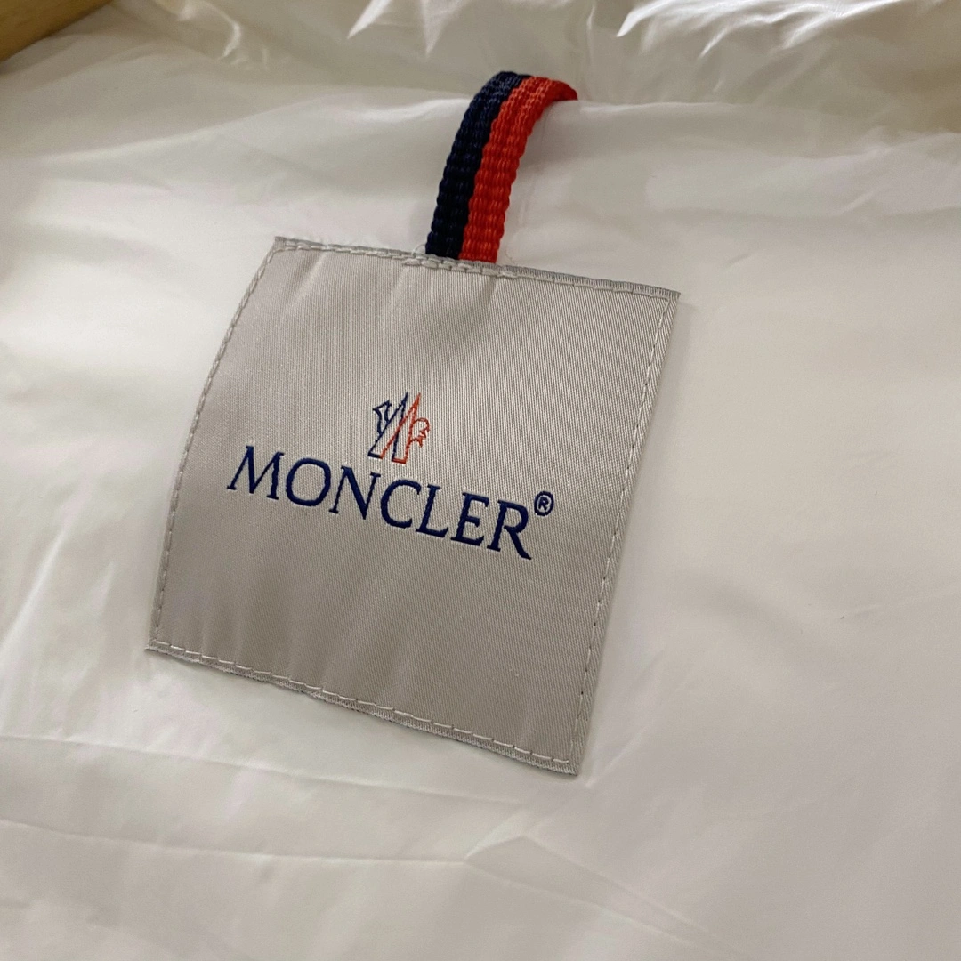 Moncler Down Jackets Modern 145997