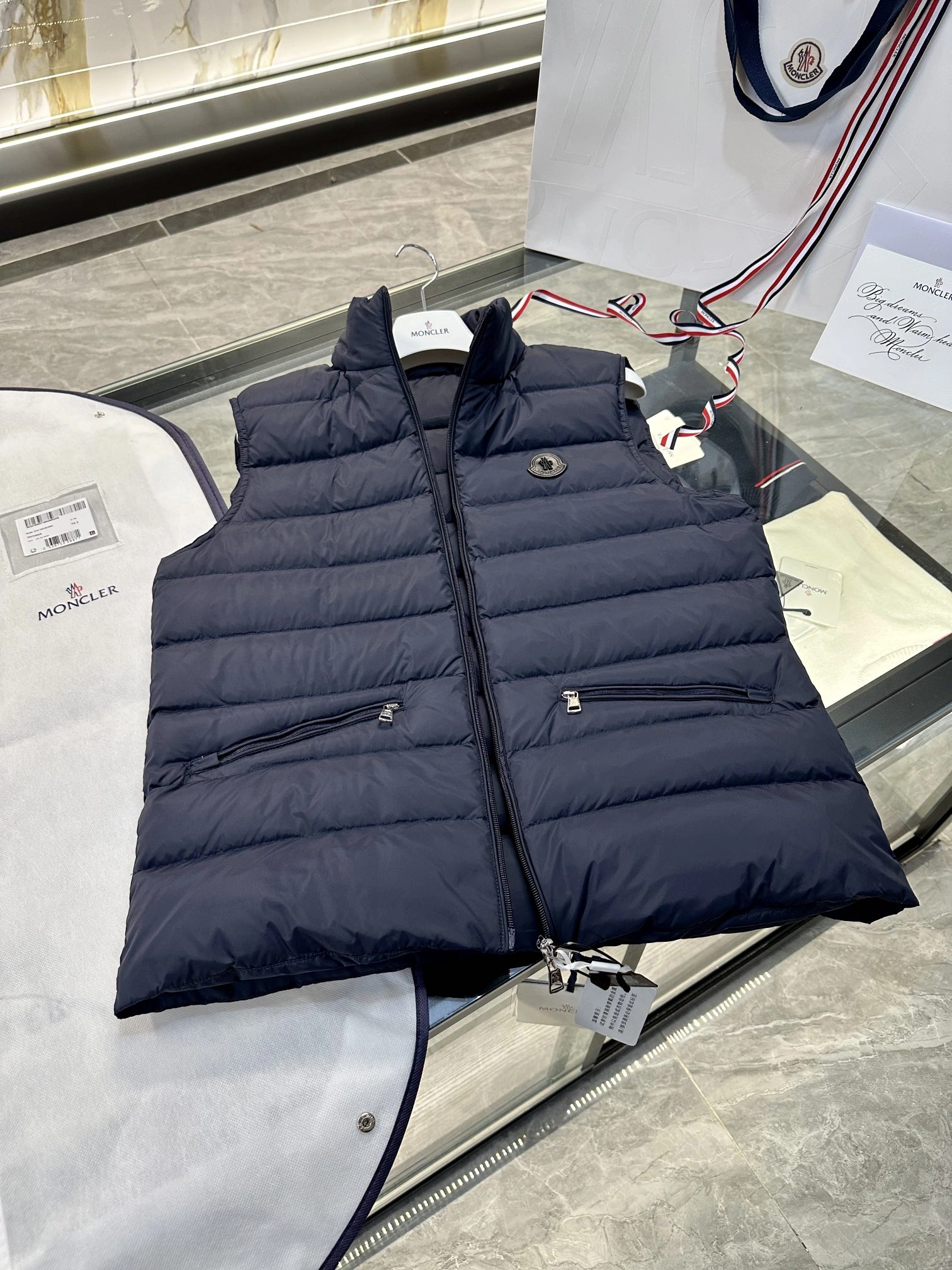 Stylish Moncler Down Jackets 145982