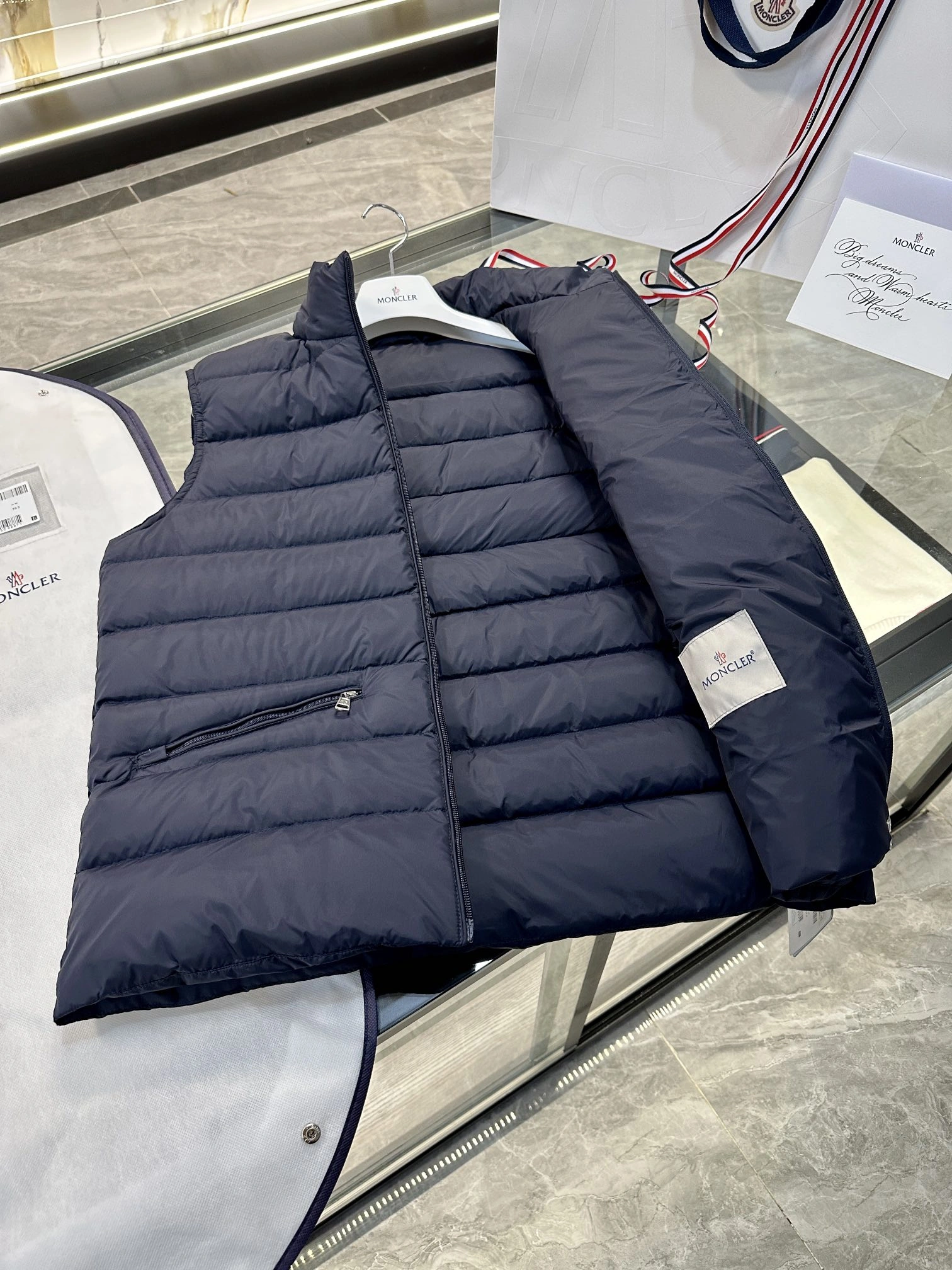 Stylish Moncler Down Jackets 145982