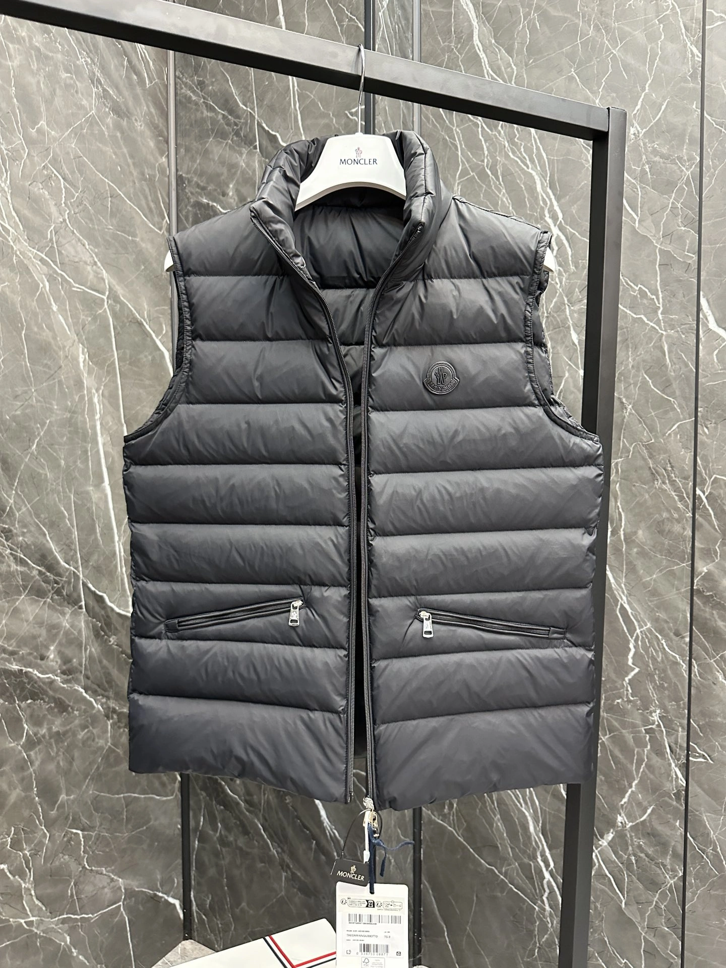 Moncler Down Jackets Classic 145994