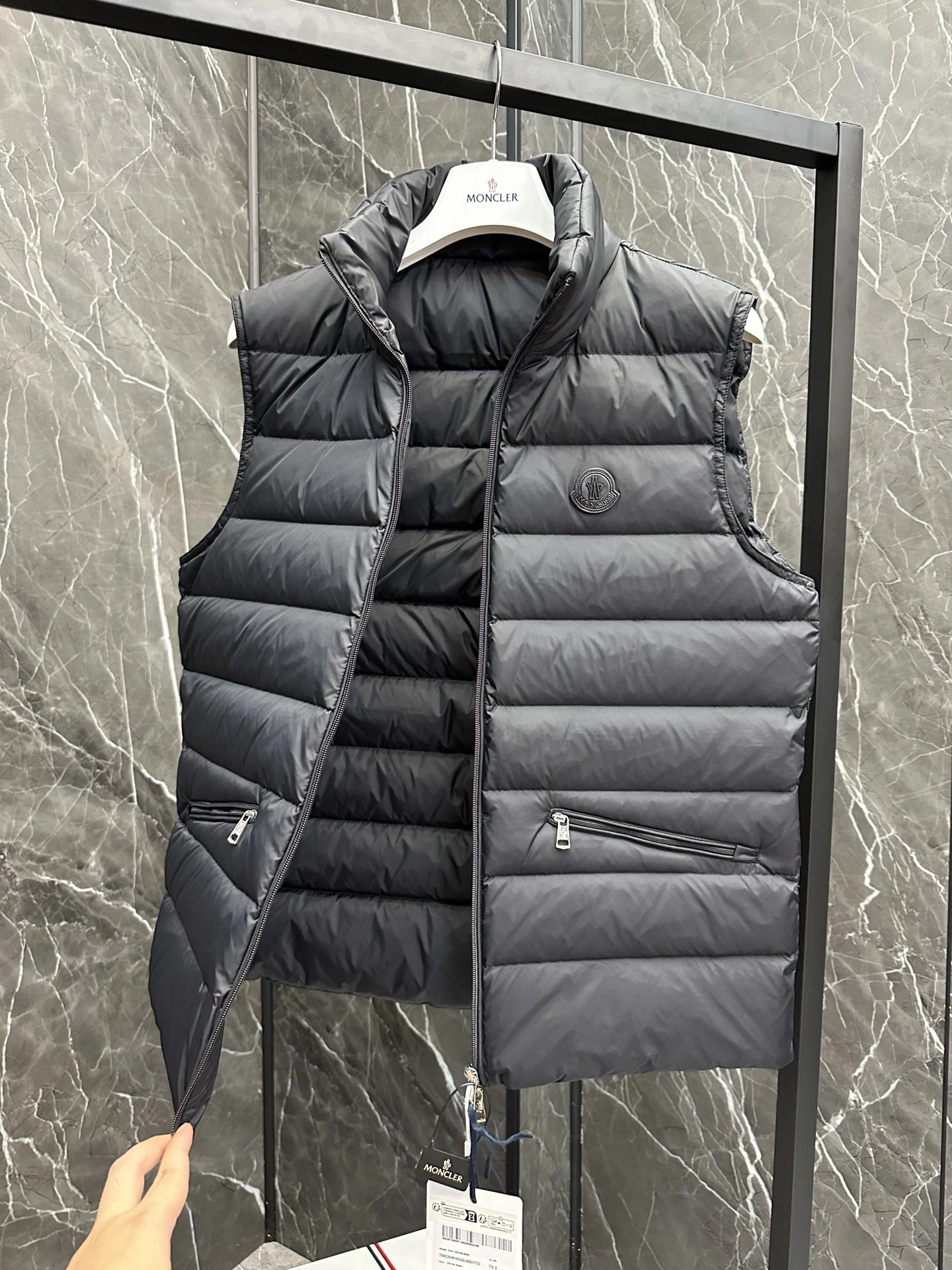 Moncler Down Jackets Classic 145994