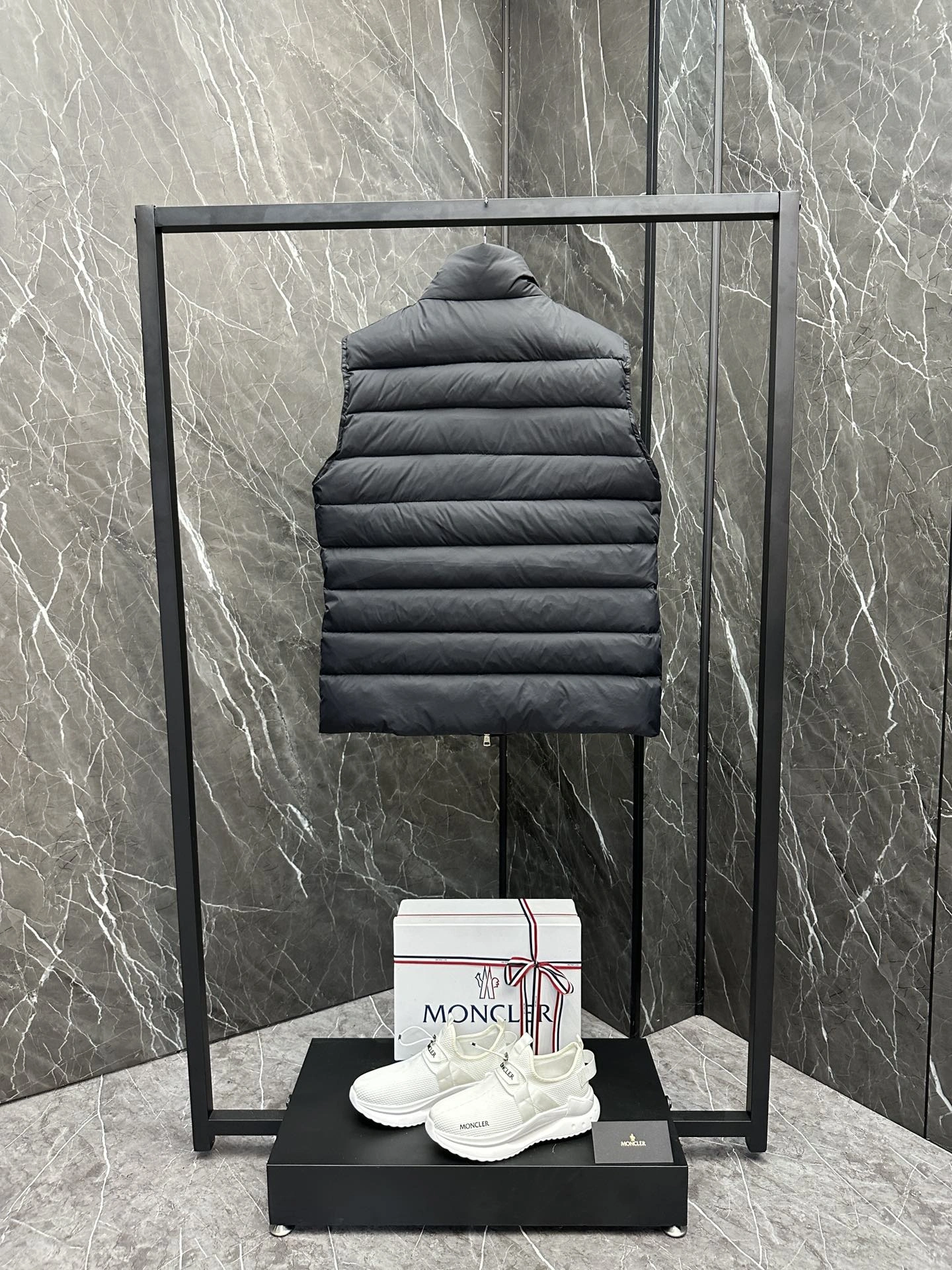Moncler Down Jackets Classic 145994