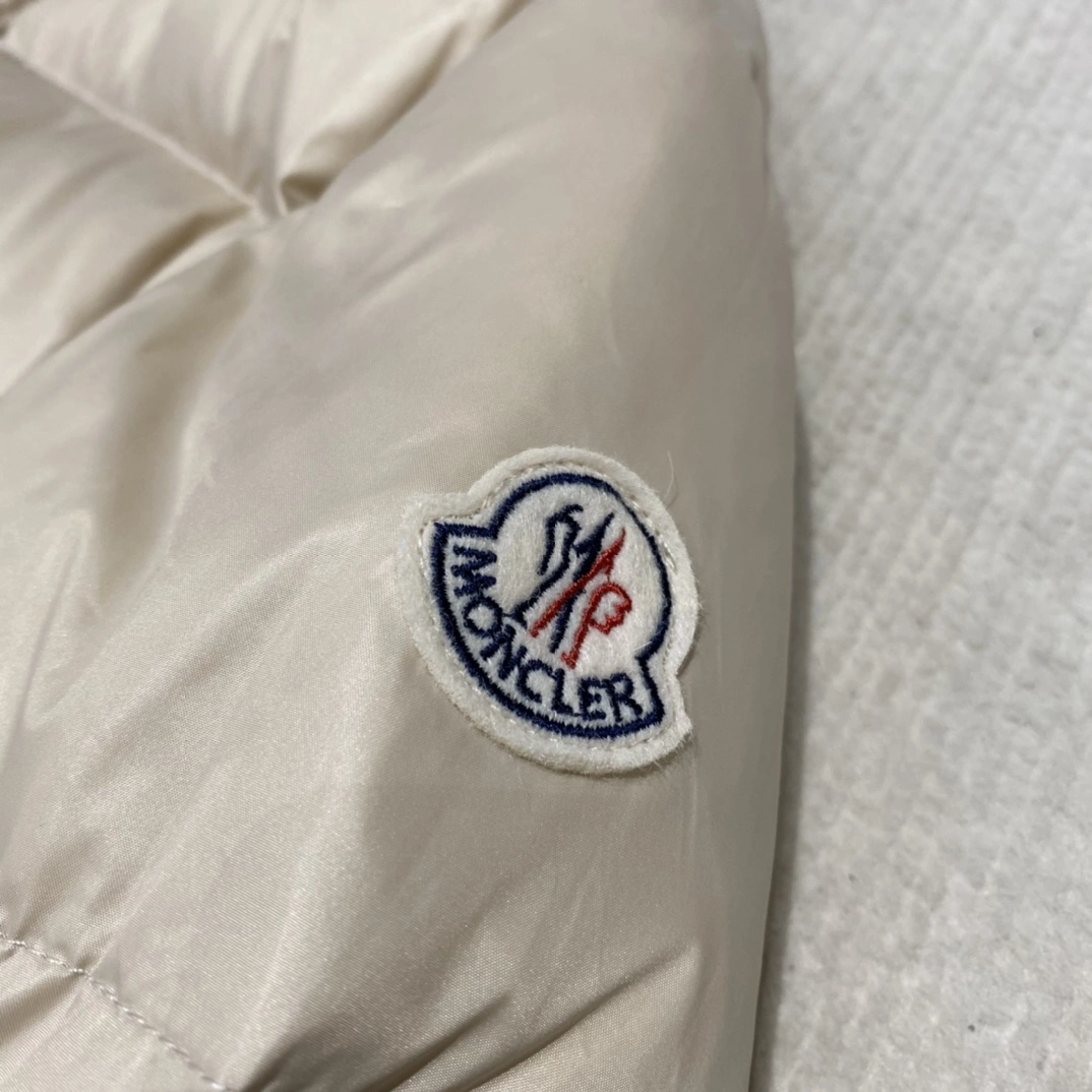 Bright Moncler Down Jackets 145978