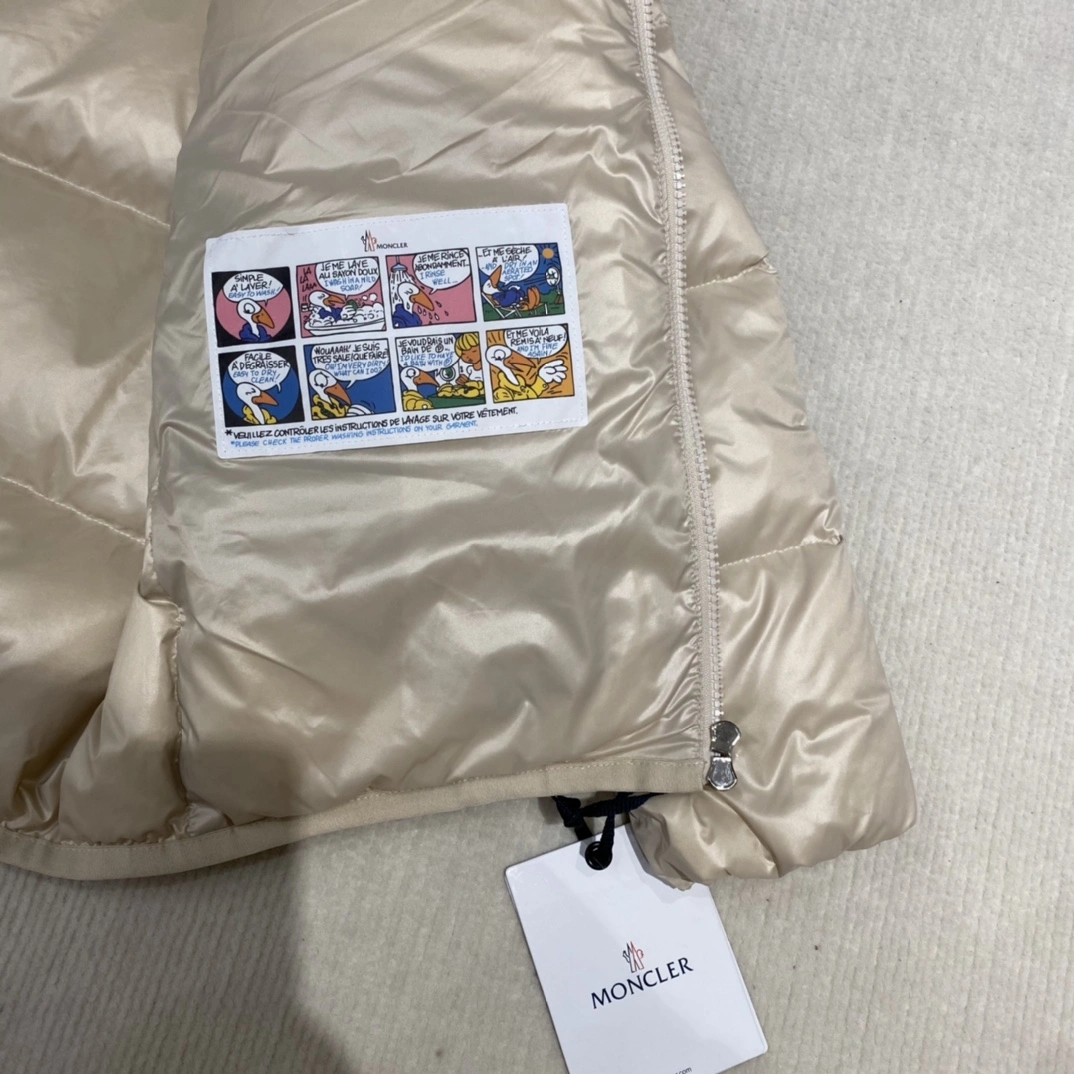 Bright Moncler Down Jackets 145978