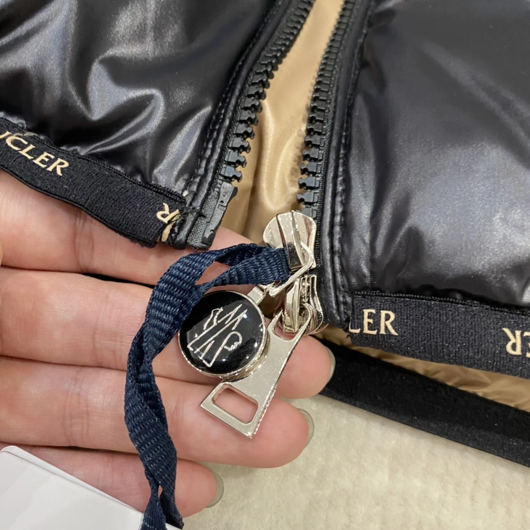 Moncler Down Jackets TravelReady 145976