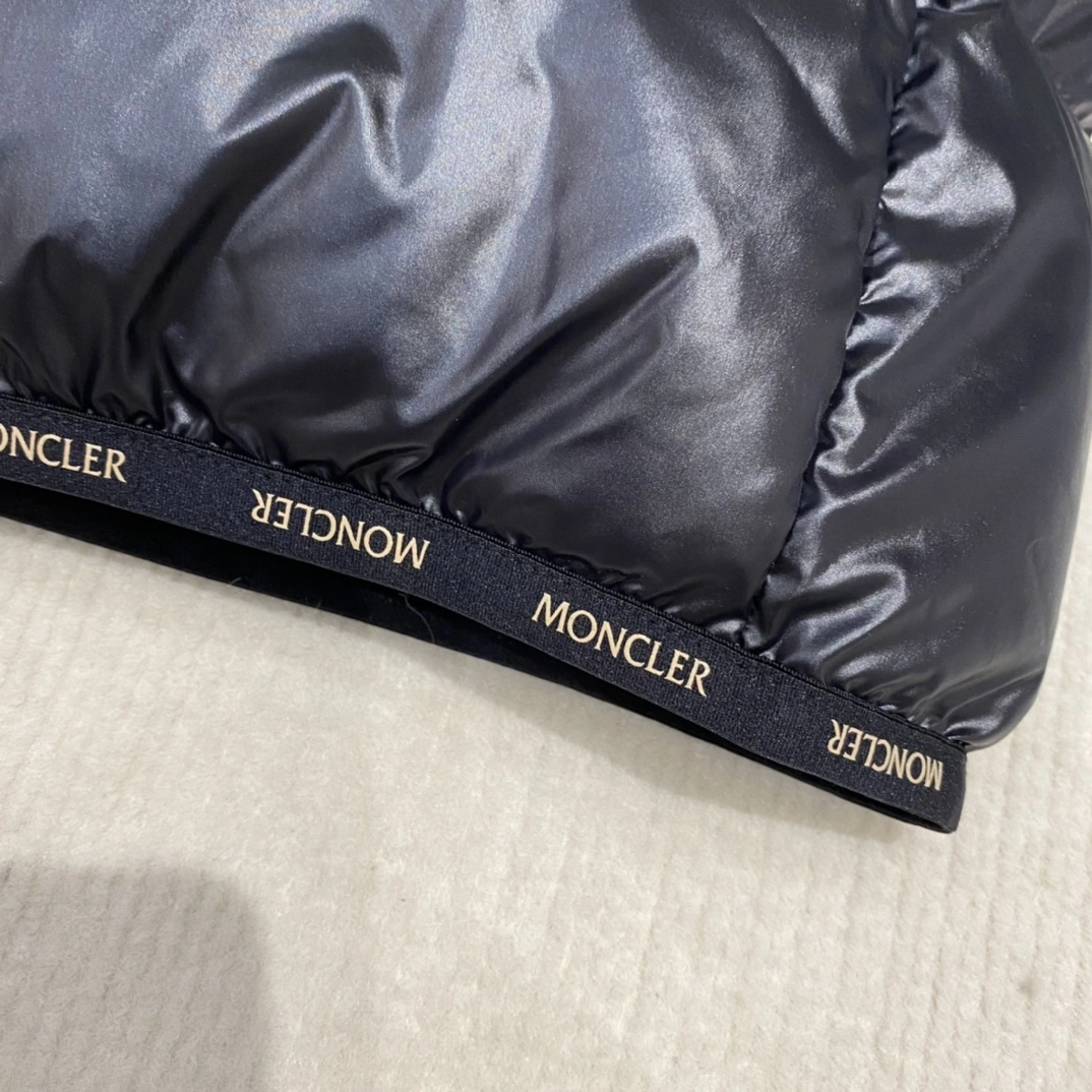 Moncler Down Jackets TravelReady 145976