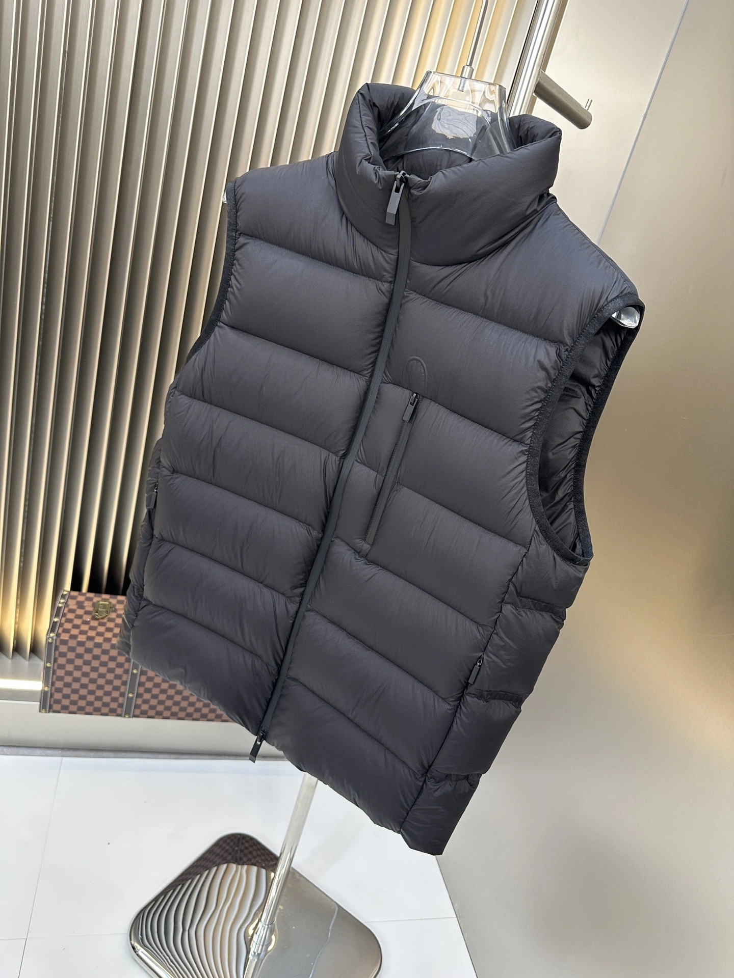 Supportive Moncler Down Jackets 145973