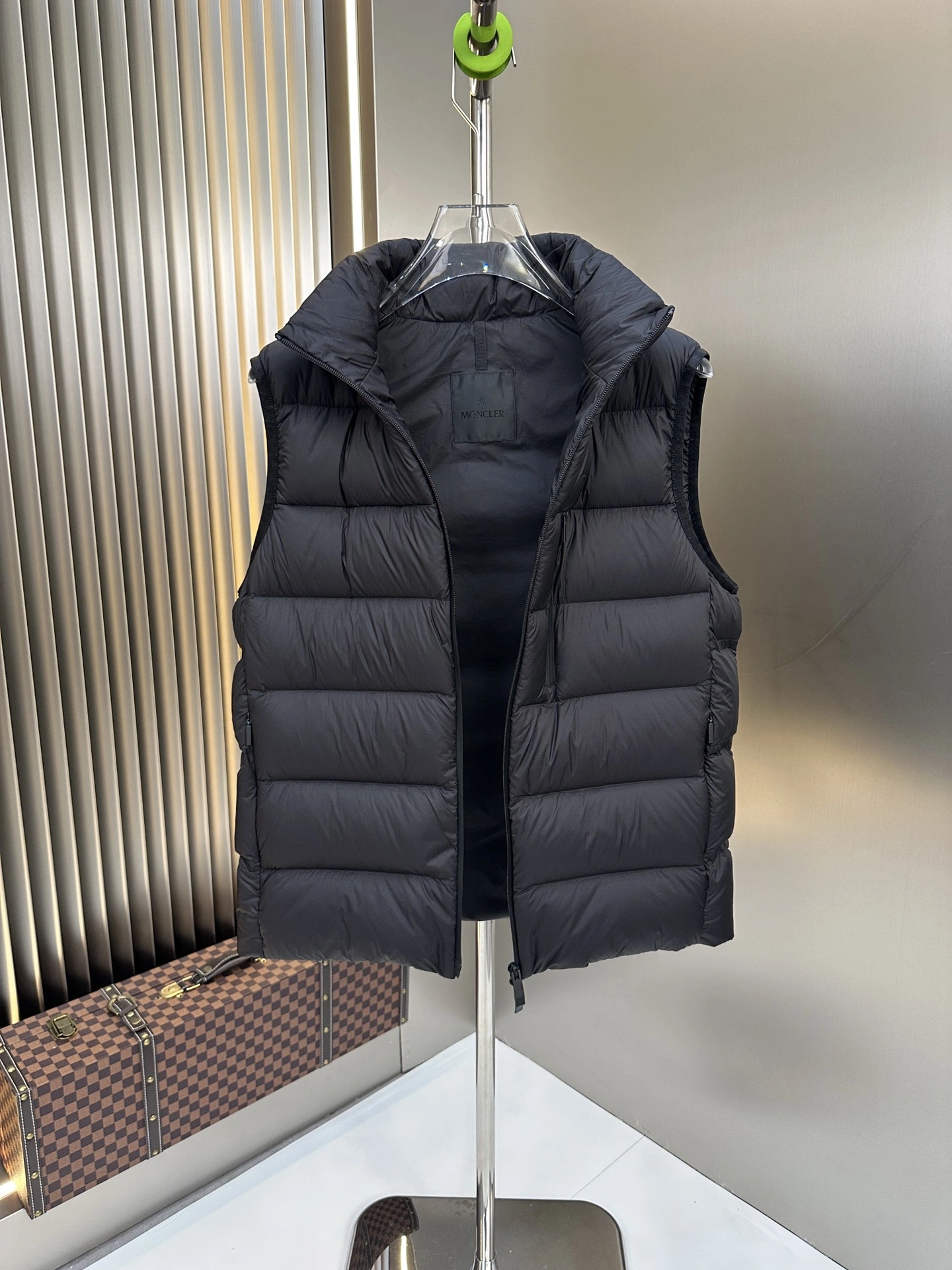 Supportive Moncler Down Jackets 145973