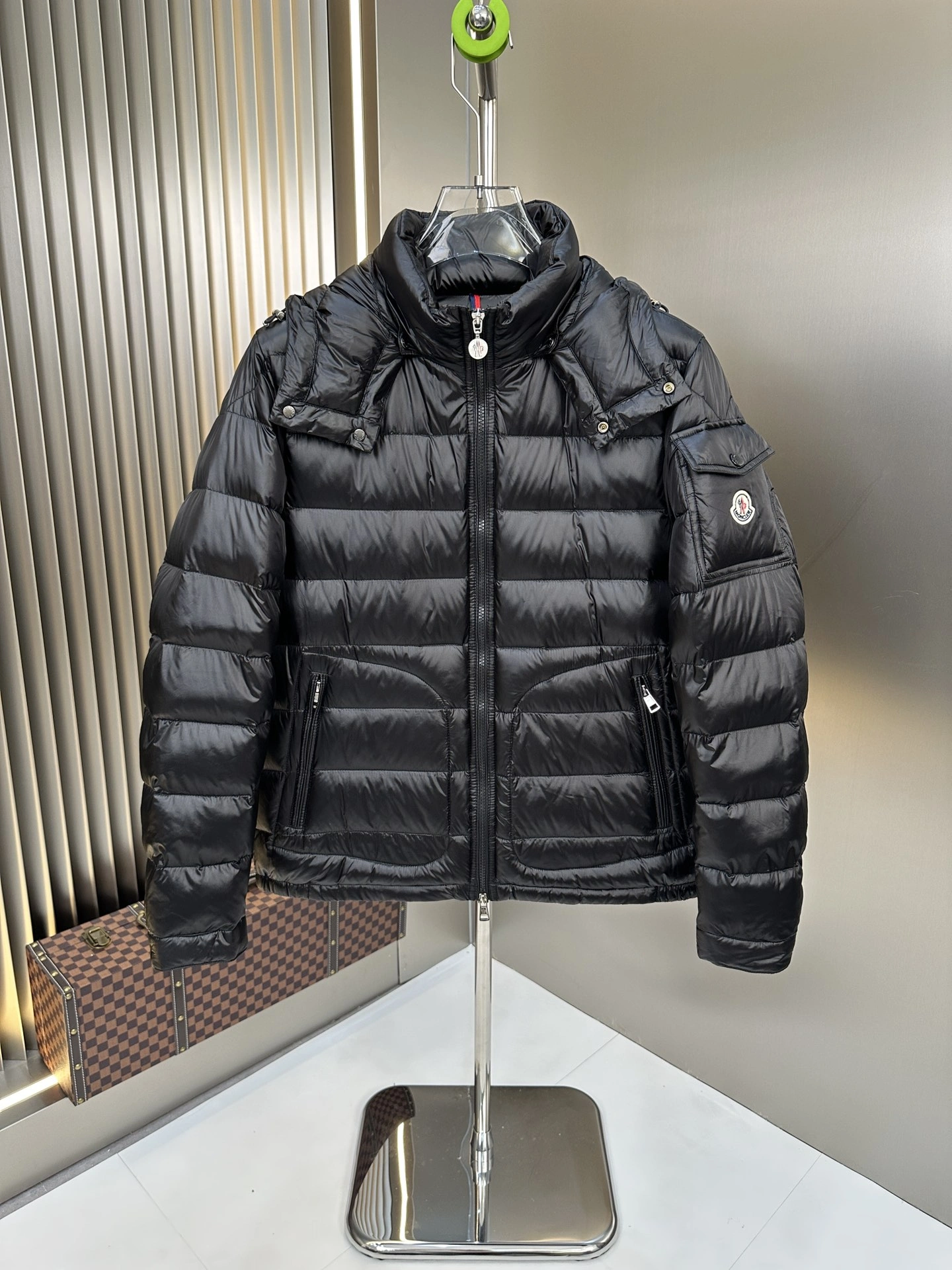 Moncler Down Jackets Unique 145971