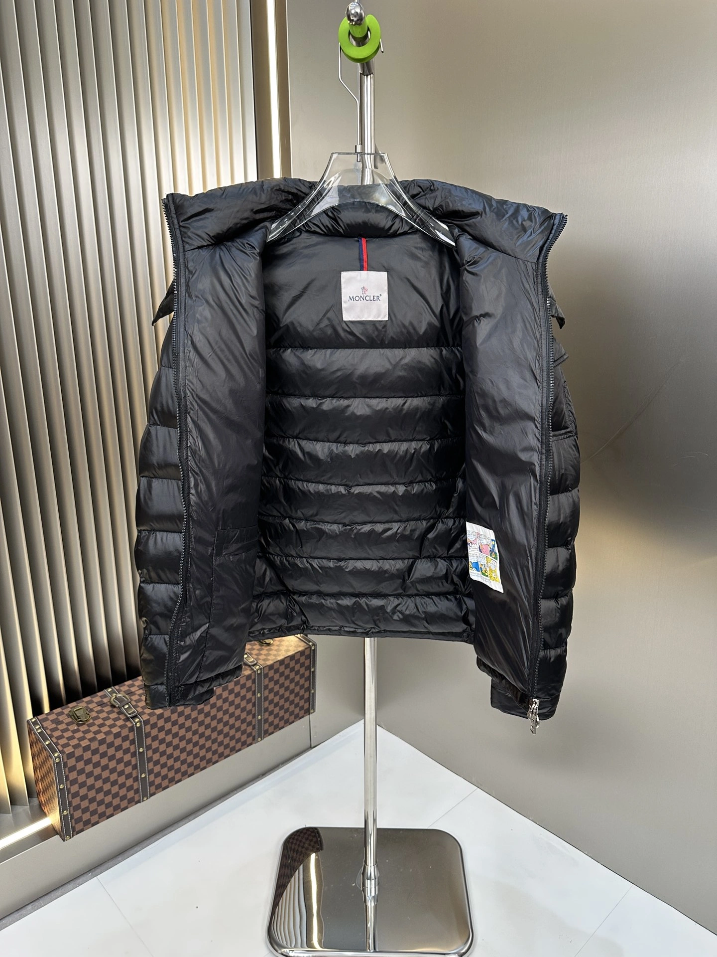 Moncler Down Jackets Unique 145971