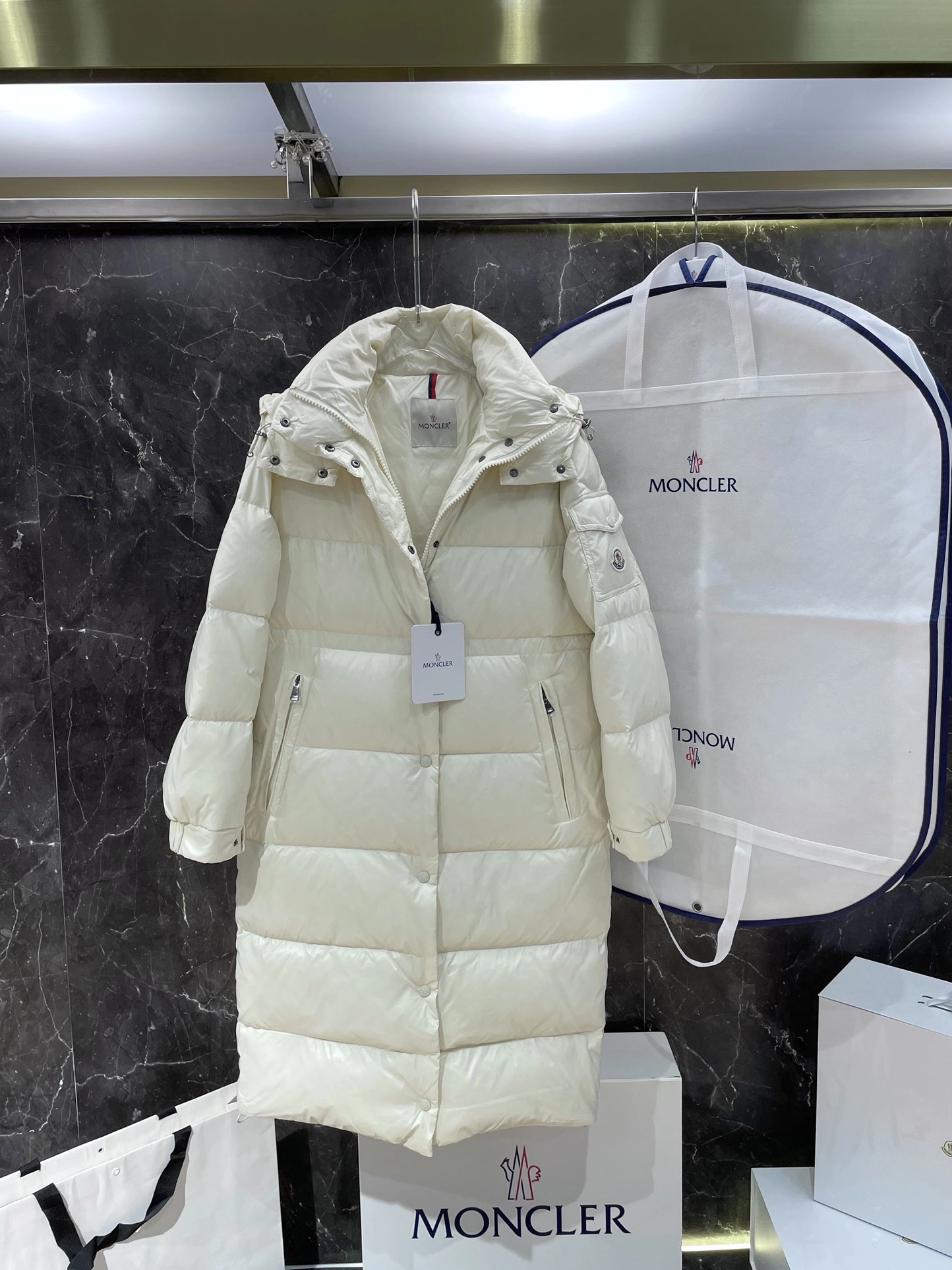 Casual Moncler Down Jackets 139517