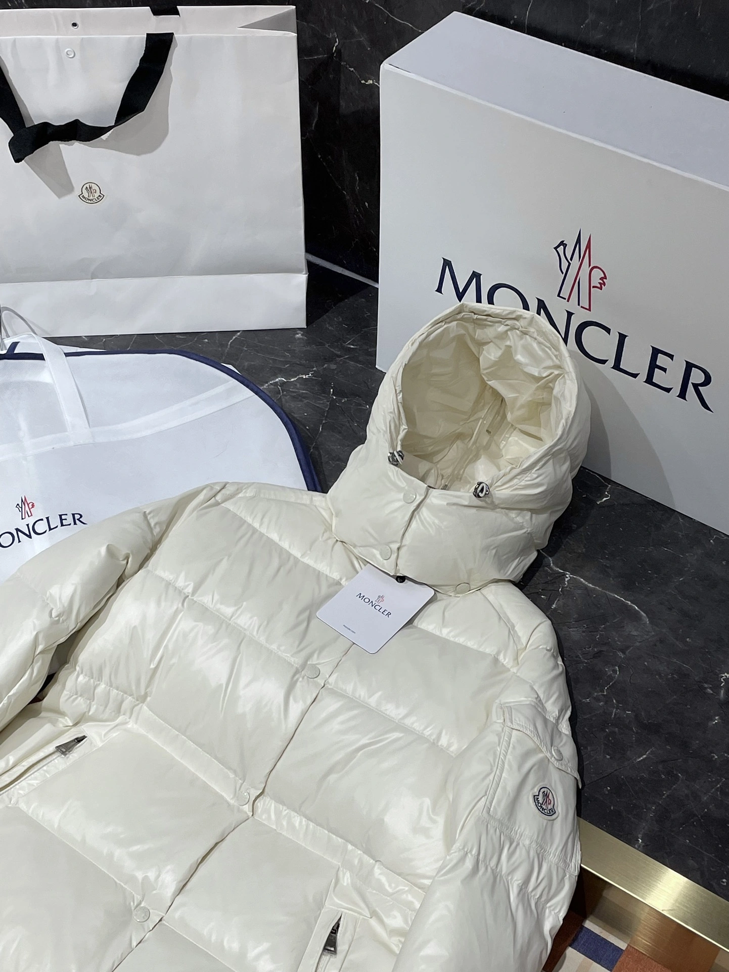 Casual Moncler Down Jackets 139517