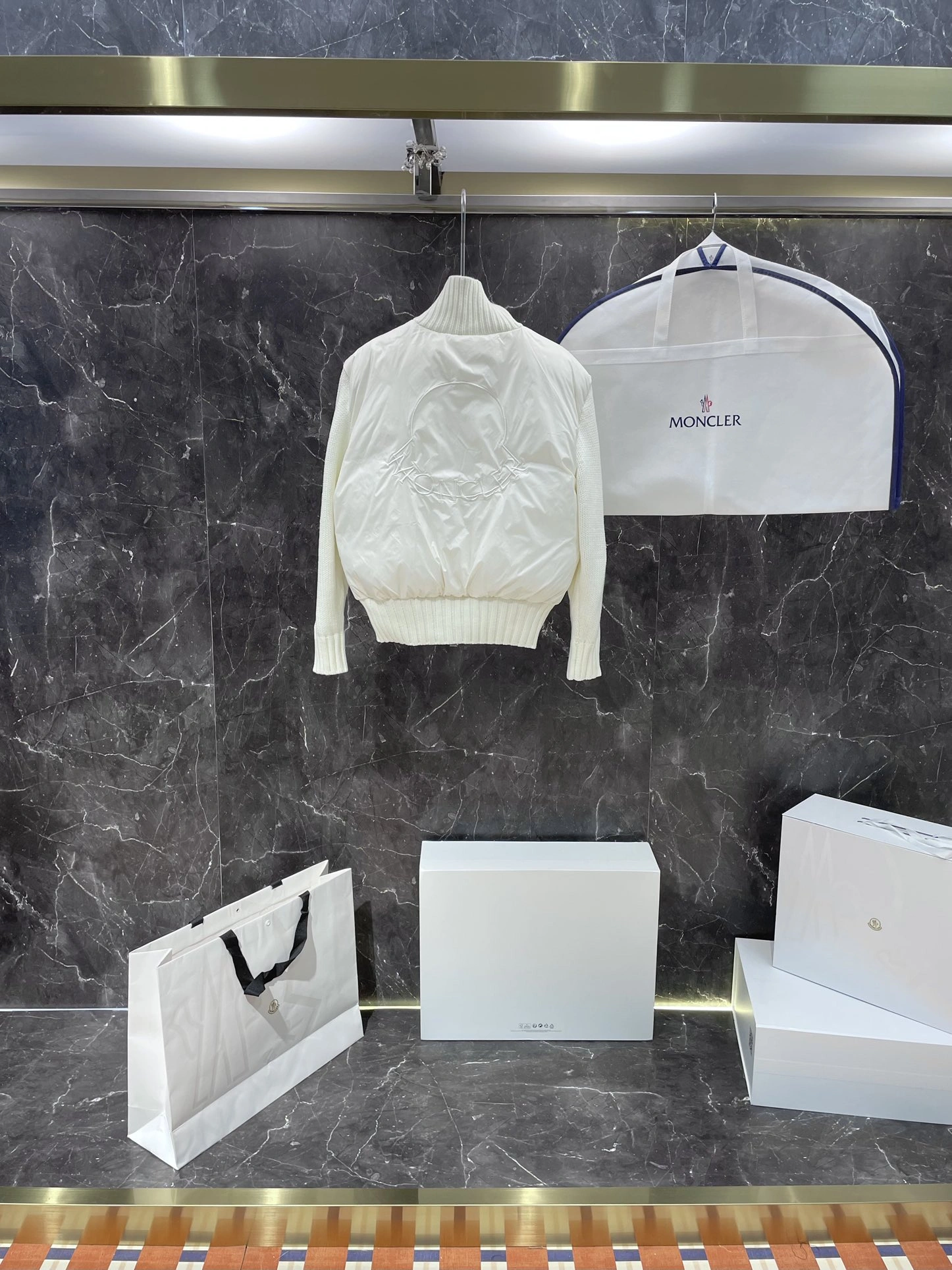 Moncler Down Jackets TimelessDesign 145959