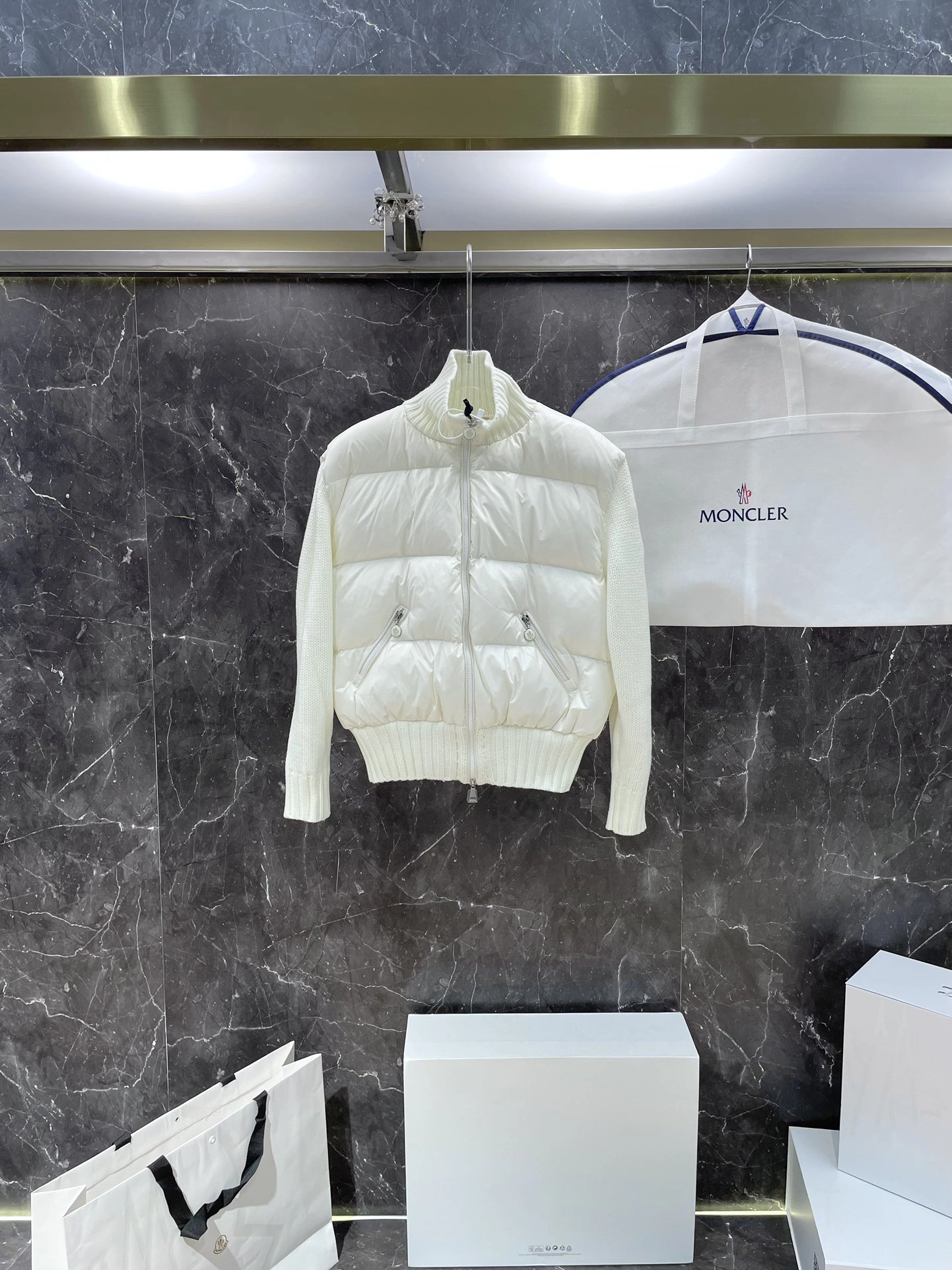 Moncler Down Jackets TimelessDesign 145959