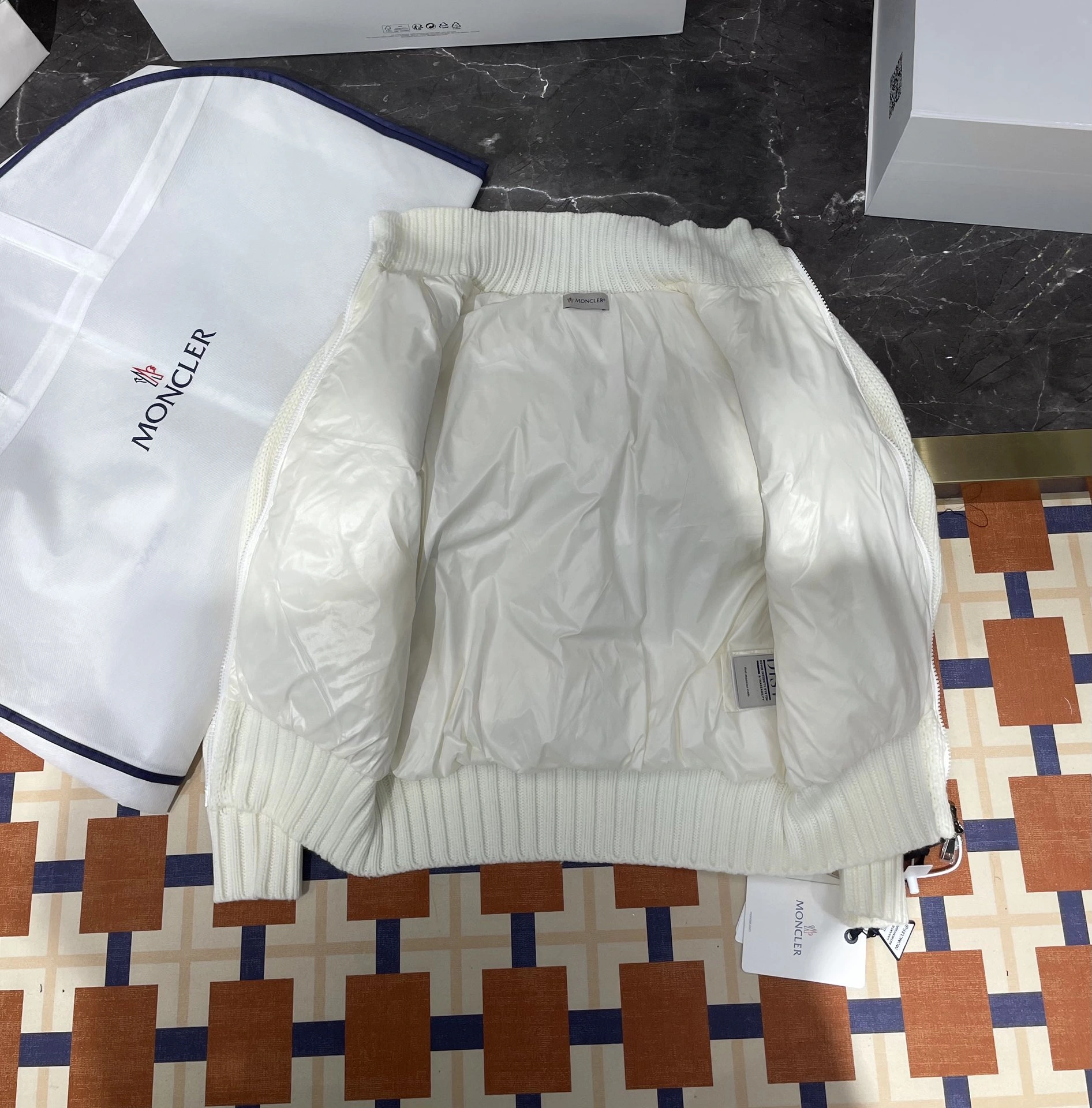 Moncler Down Jackets TimelessDesign 145959