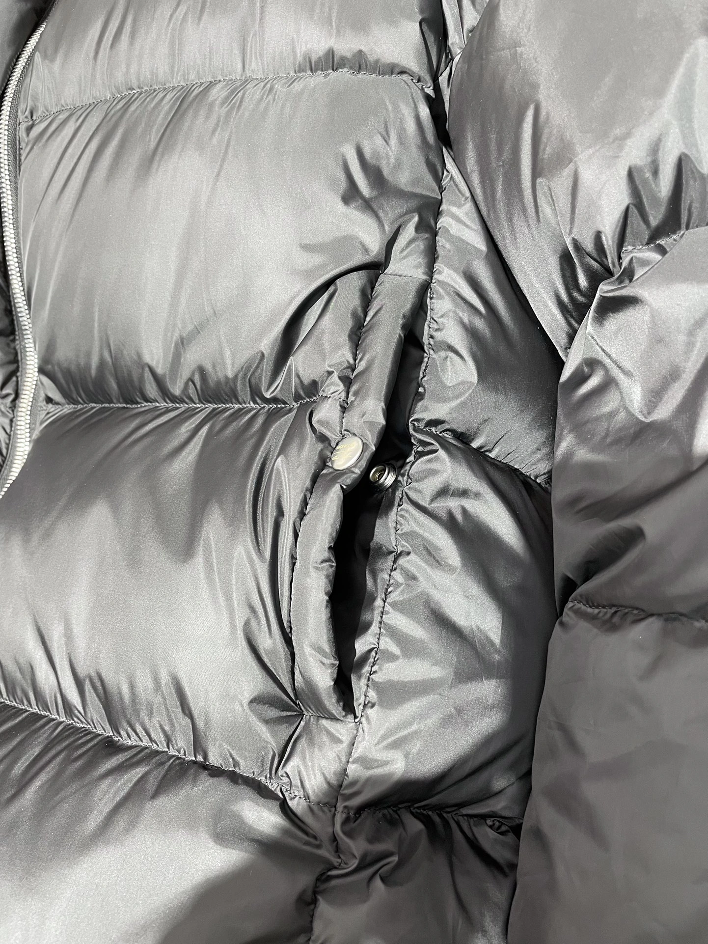 Moncler Down Jackets HighQuality 145970