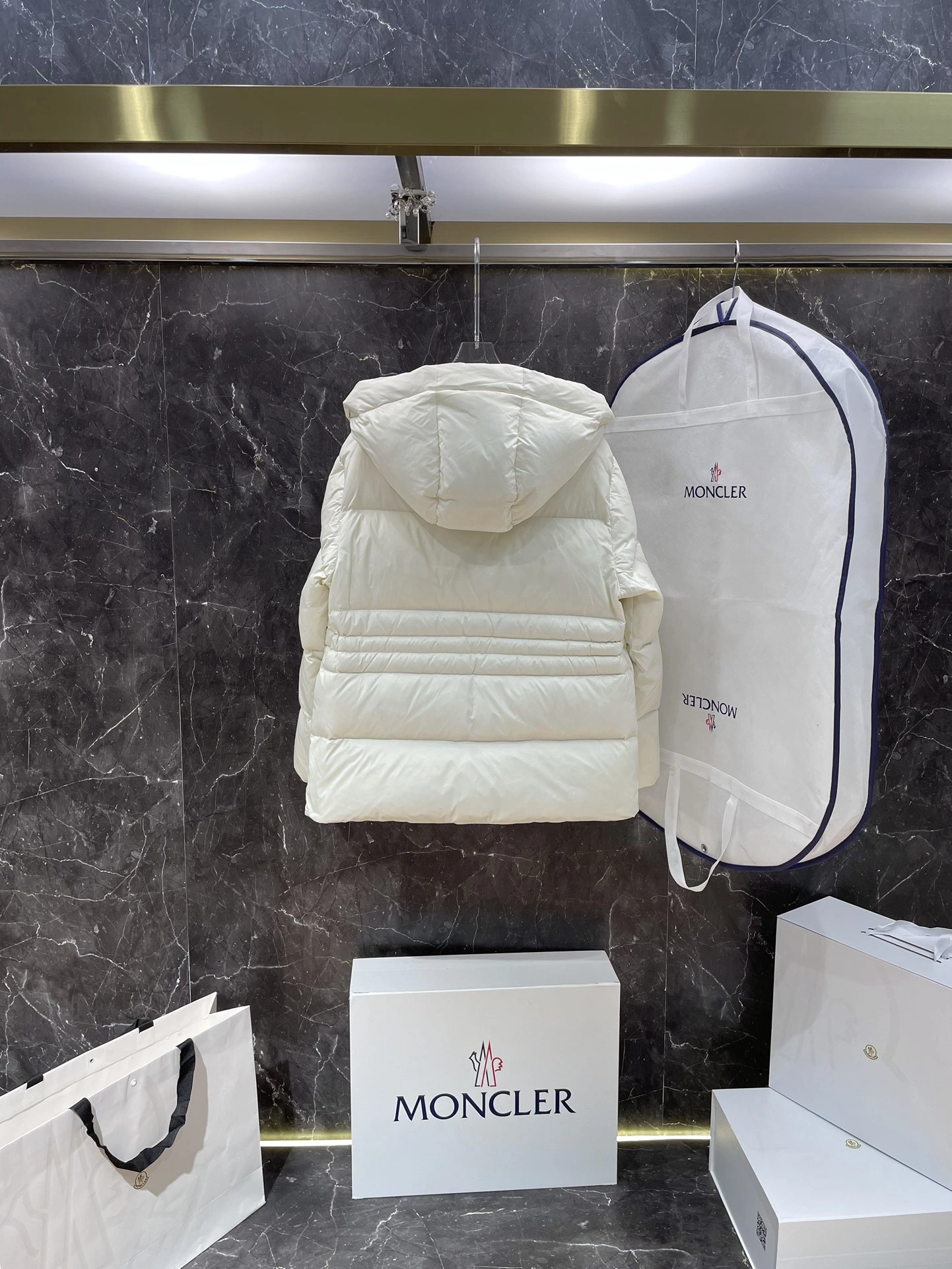 MoistureWicking Moncler Down Jackets 145963