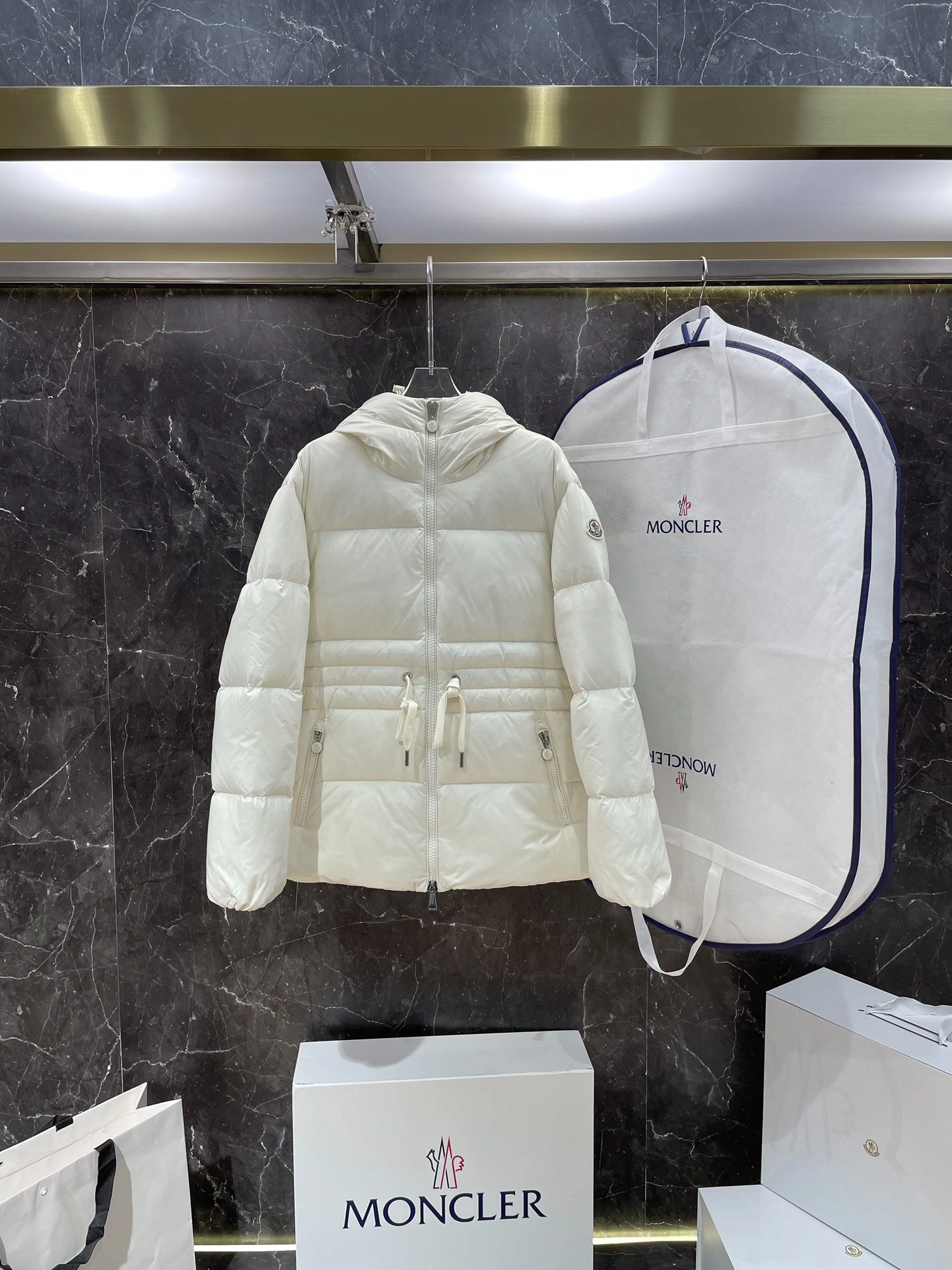 MoistureWicking Moncler Down Jackets 145963