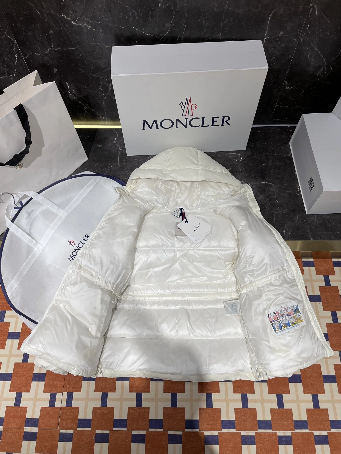 MoistureWicking Moncler Down Jackets 145963